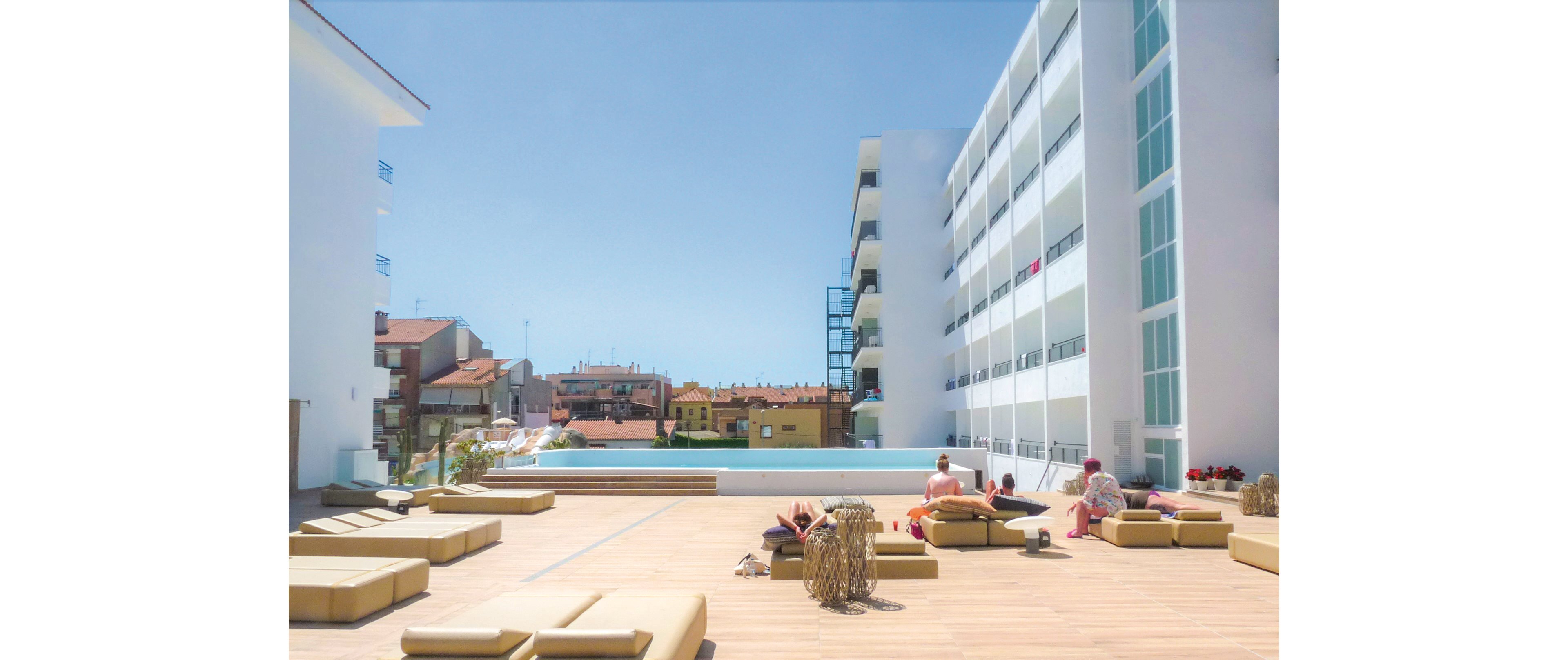 Fergus Club Pineda Splash