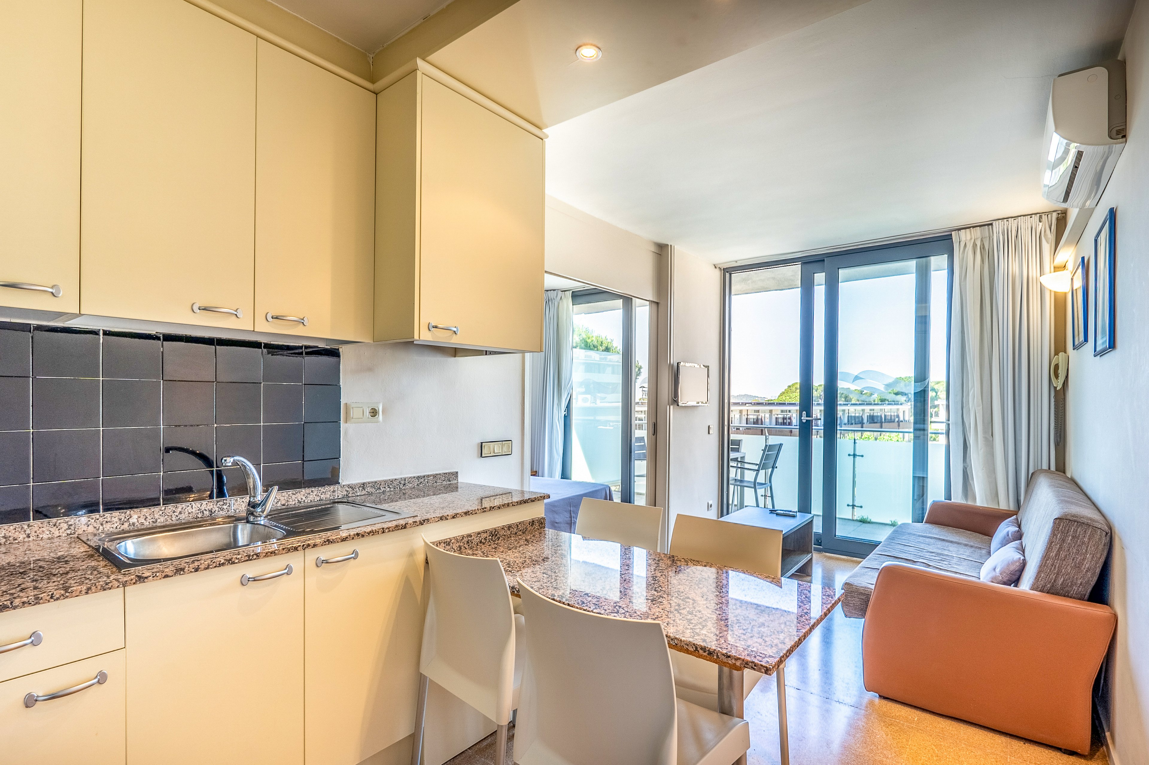 Comtat Sant Jordi & Aquadiver Waterpark