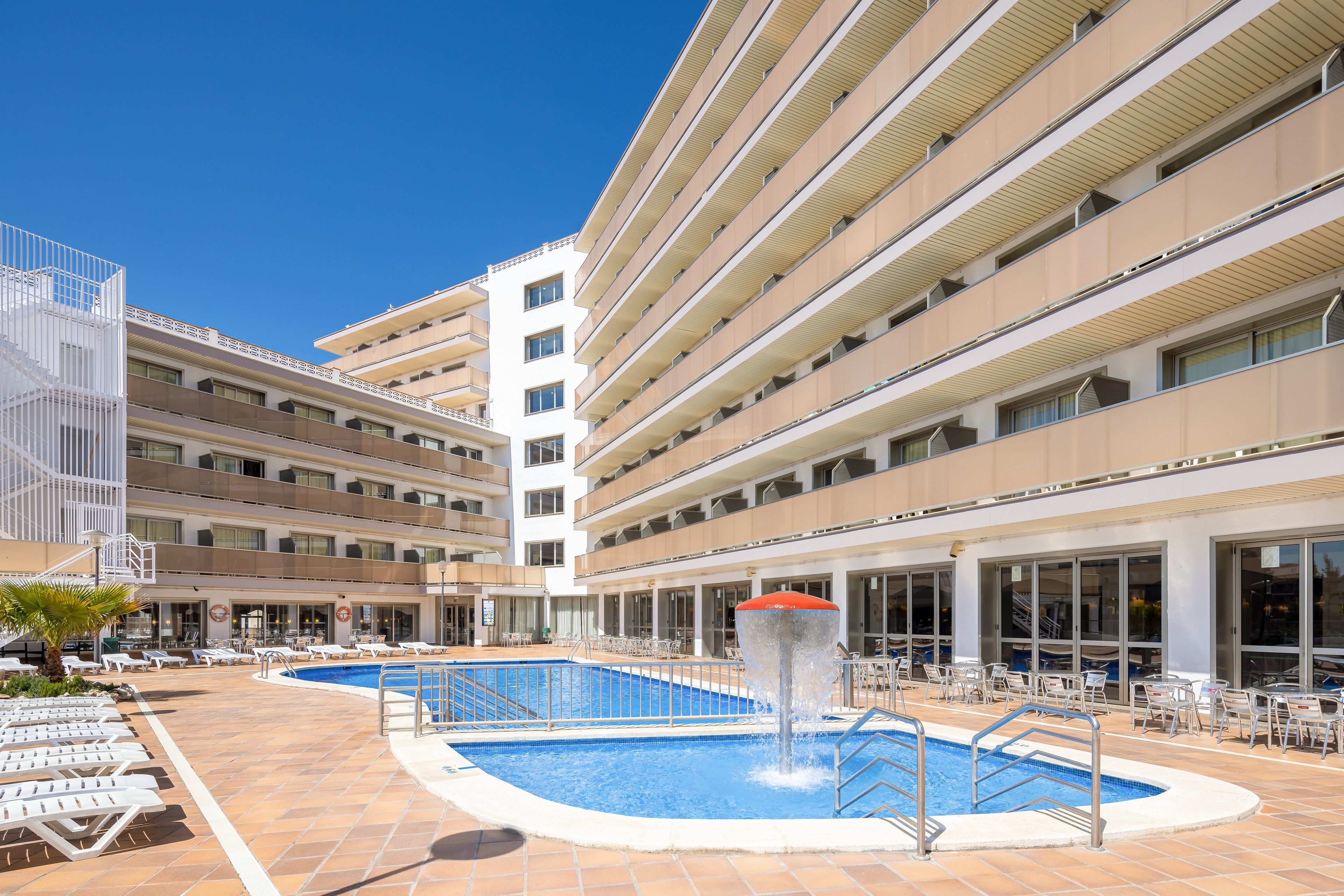 htop Royal Star & Water World