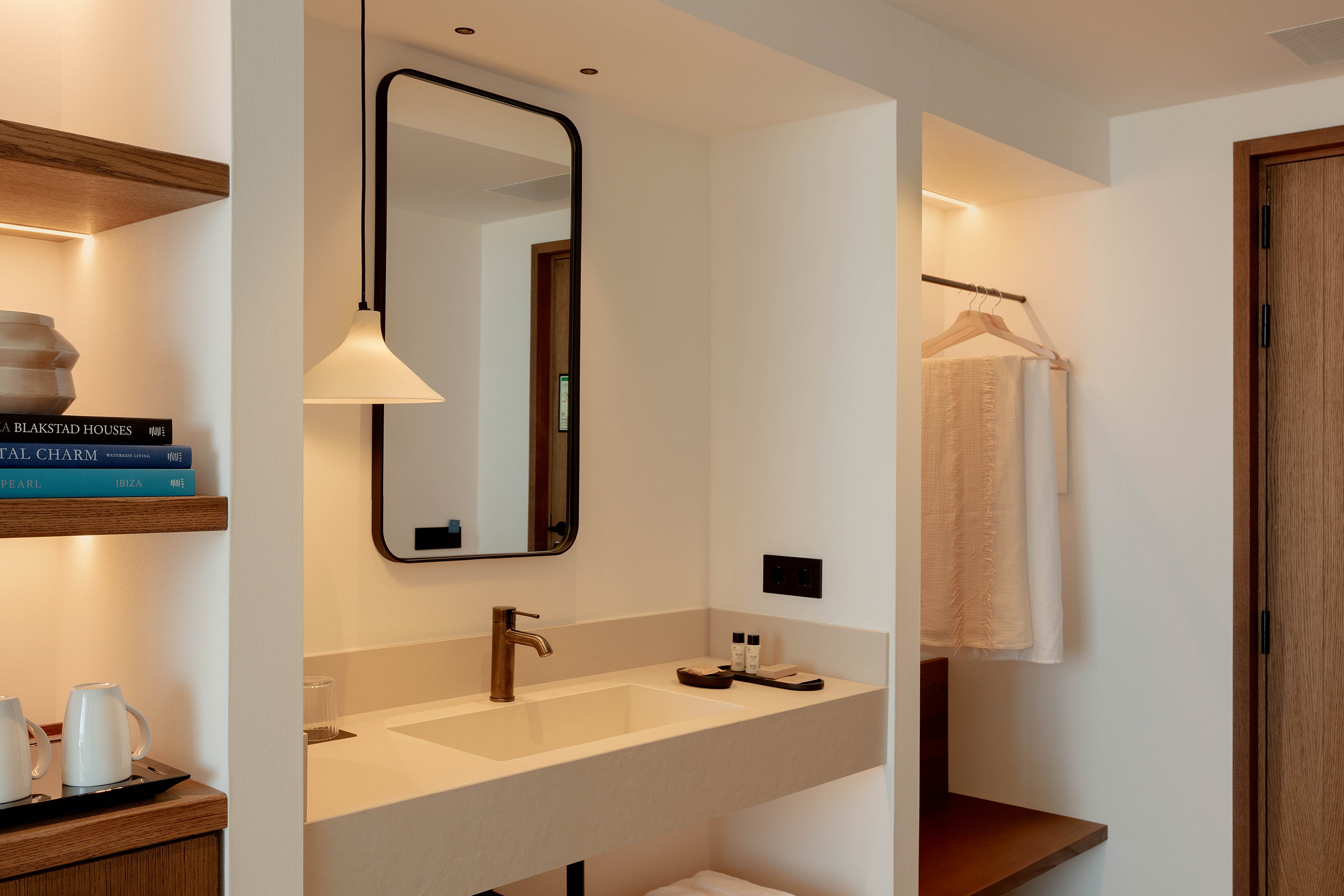 Elisabeth by the Sea