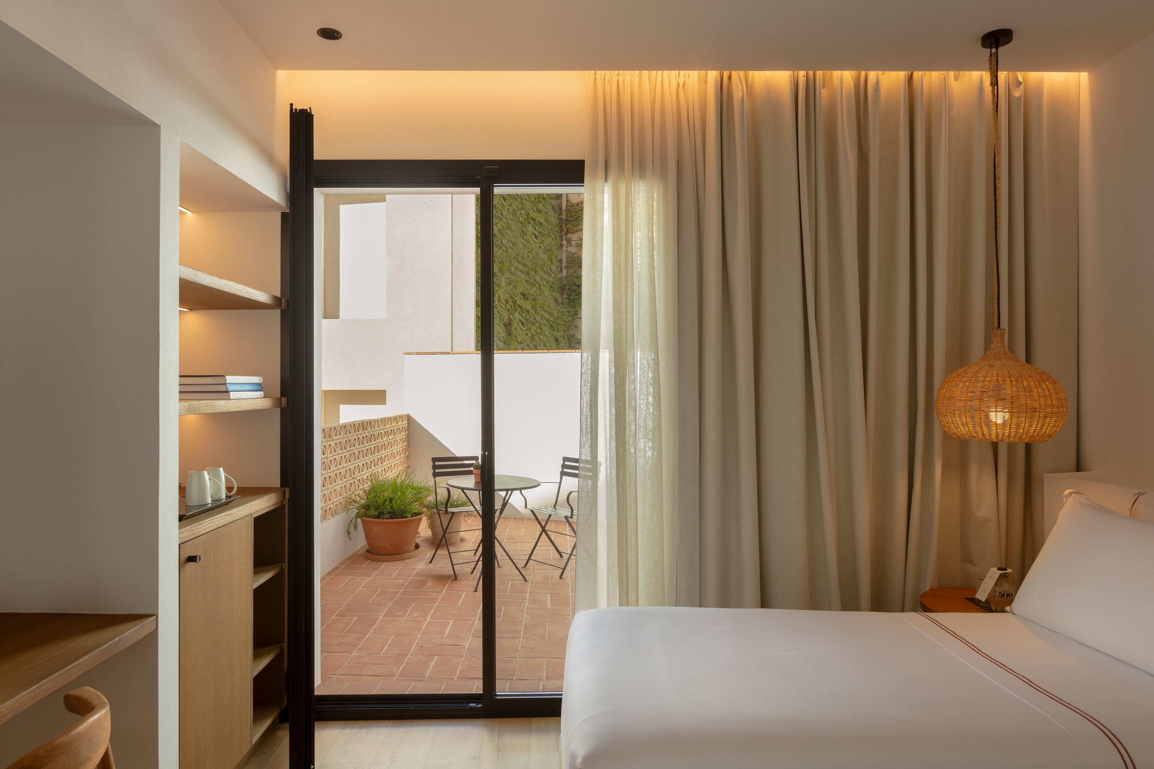 Elisabeth by the Sea