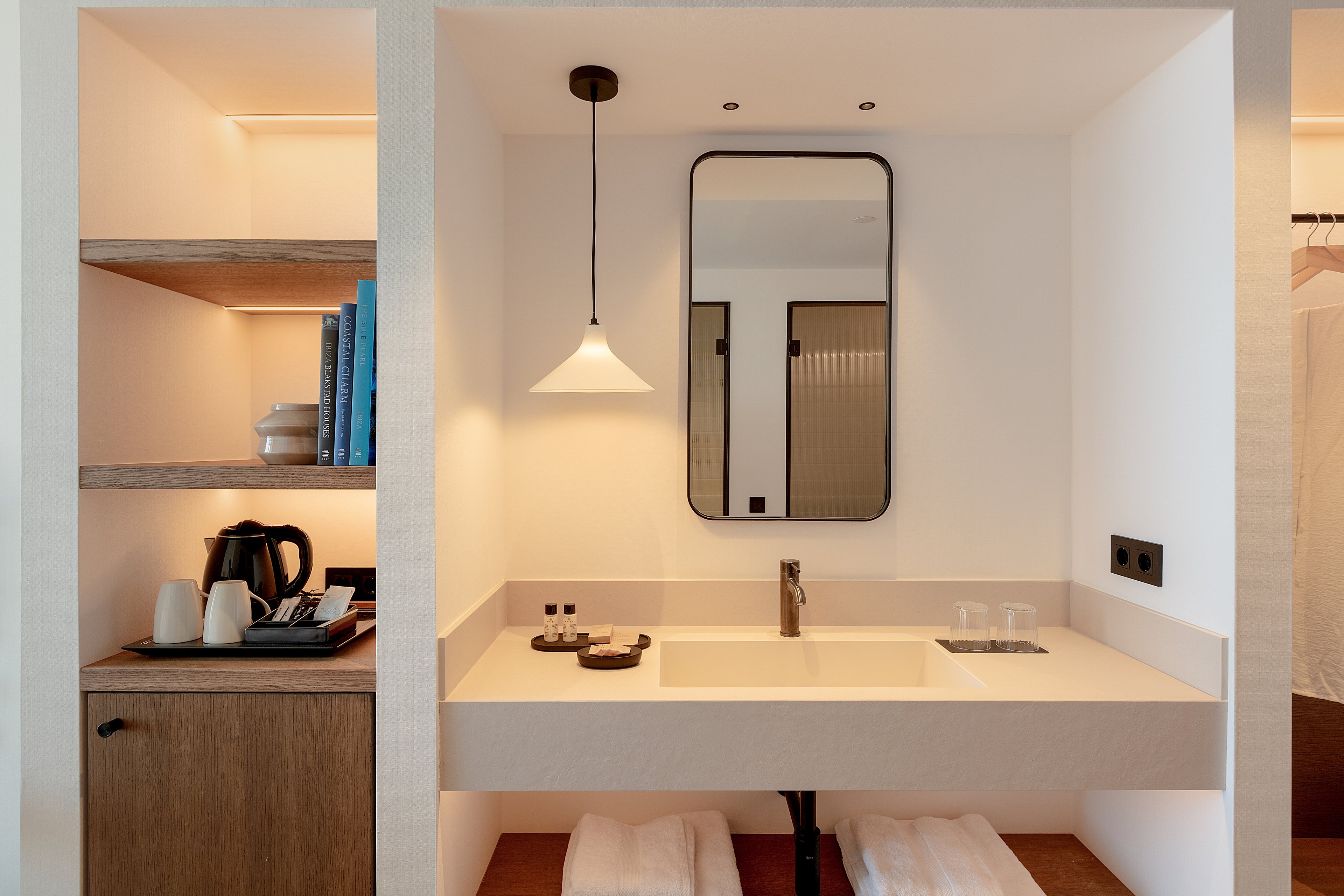 Elisabeth by the Sea