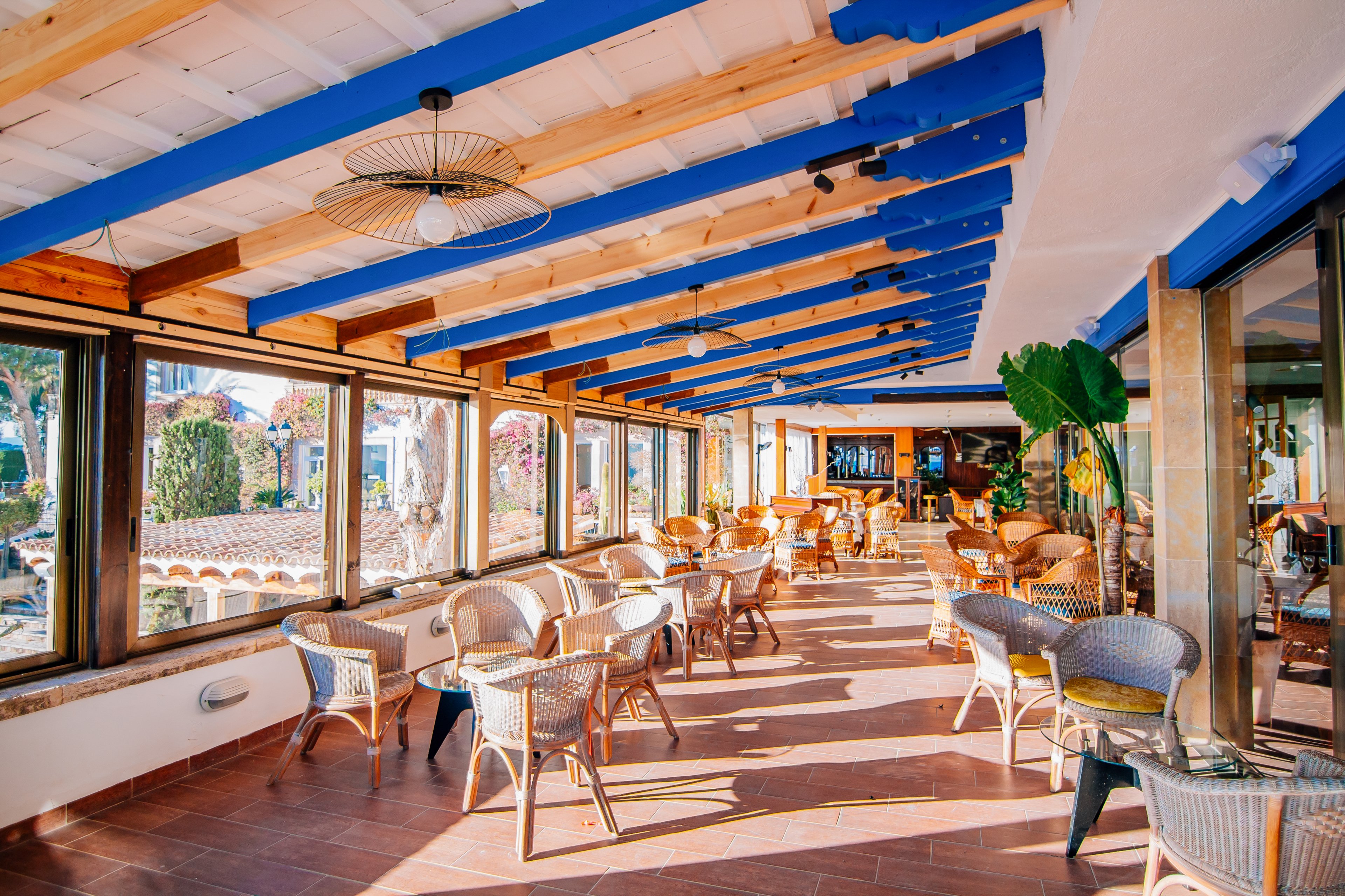 Hotel Roger de Flor by Seleqtta