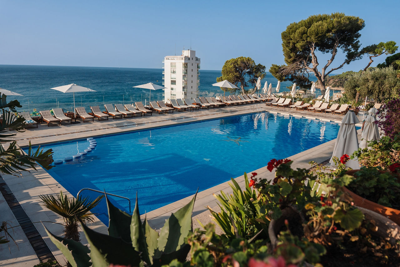 Hotel Roger de Flor by Seleqtta