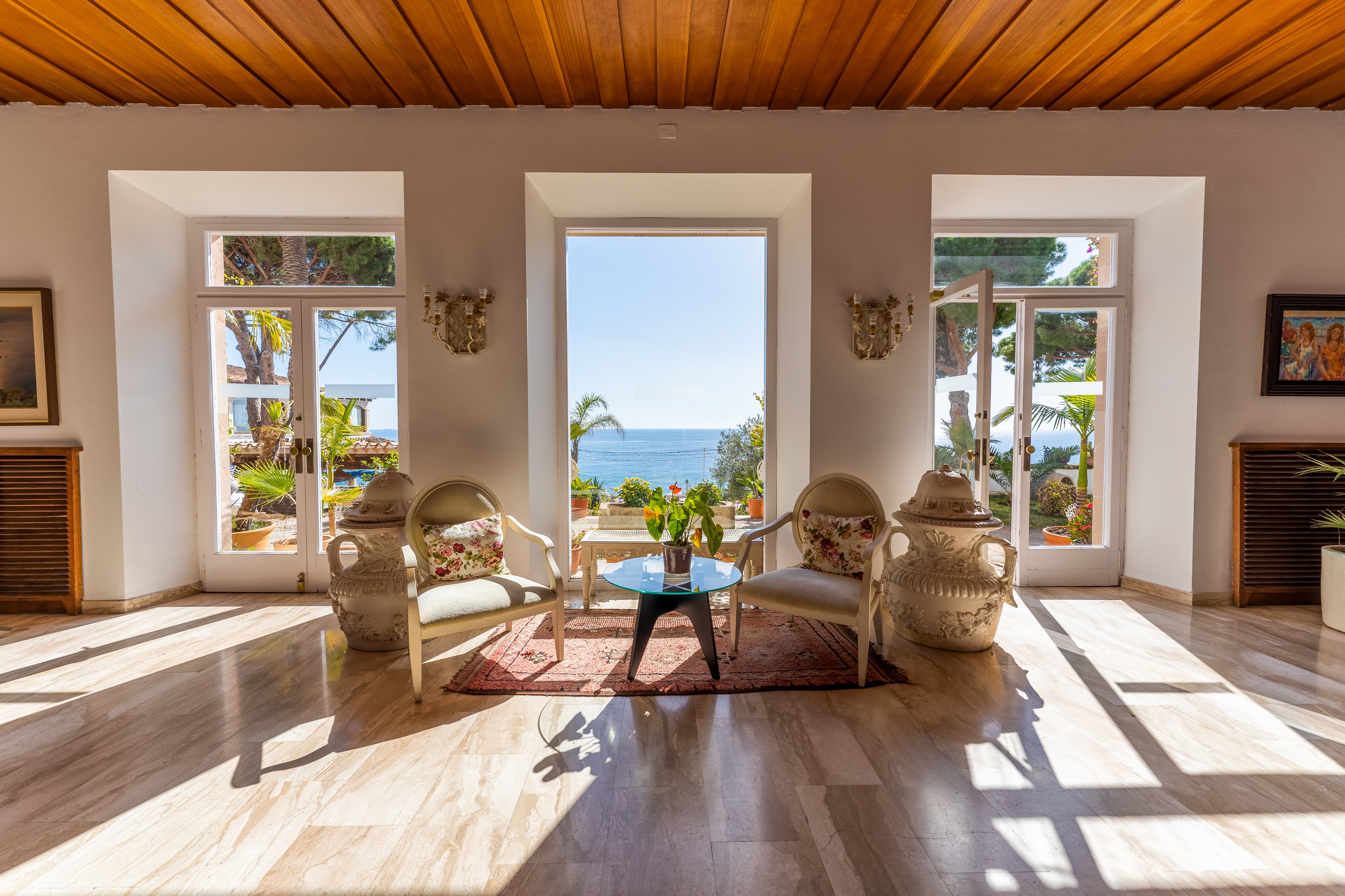 Hotel Roger de Flor by Seleqtta