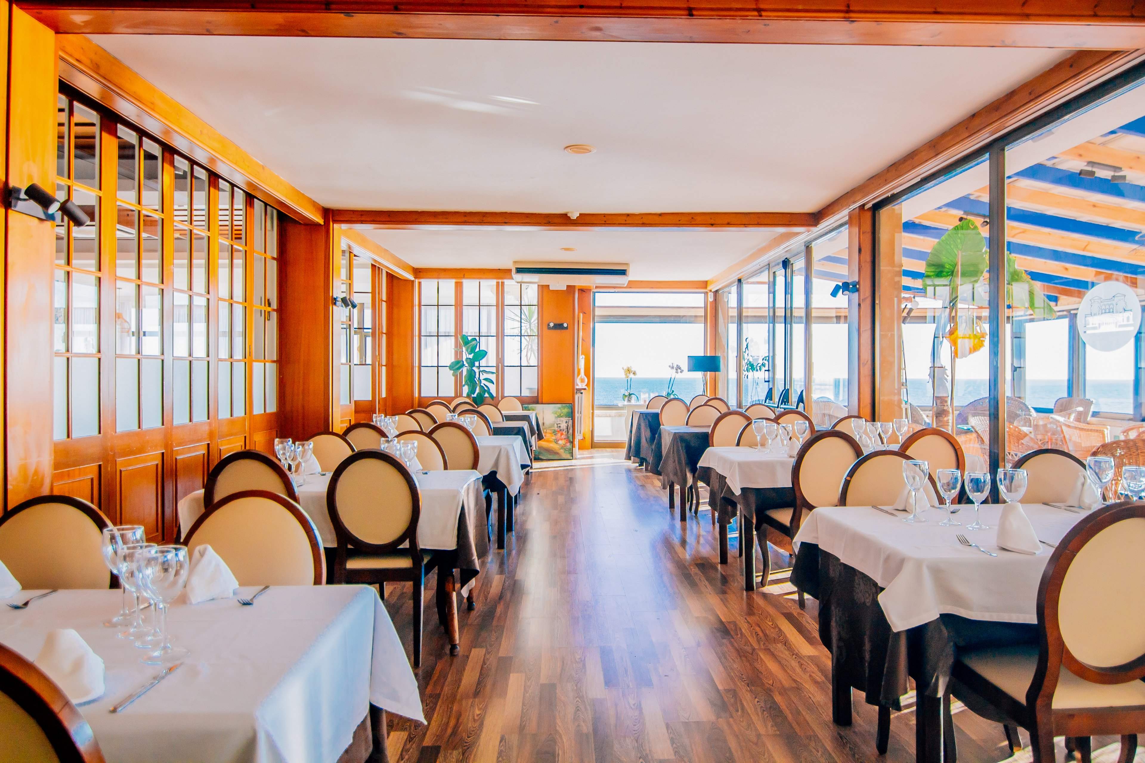 Hotel Roger de Flor by Seleqtta