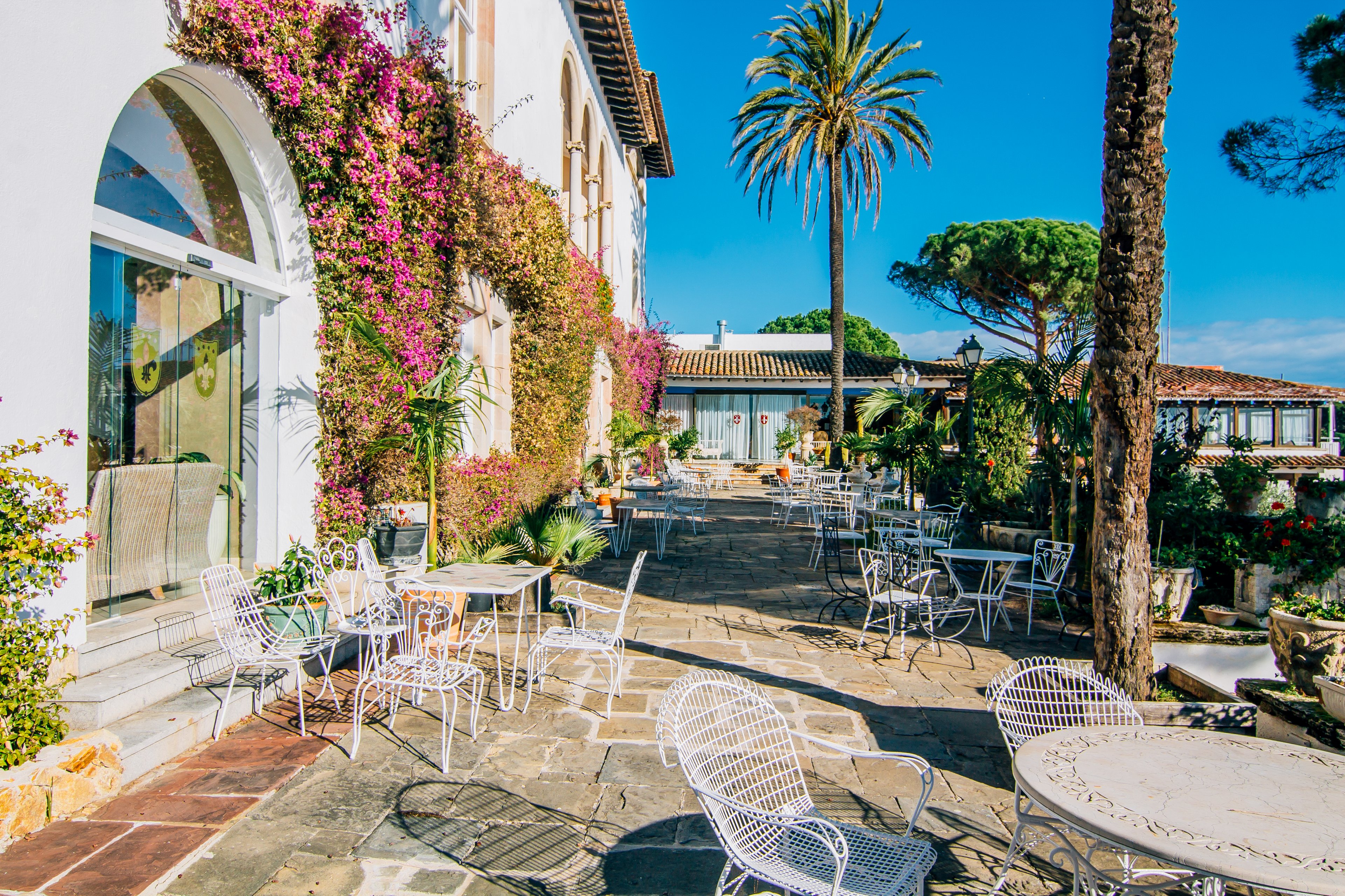 Hotel Roger de Flor by Seleqtta