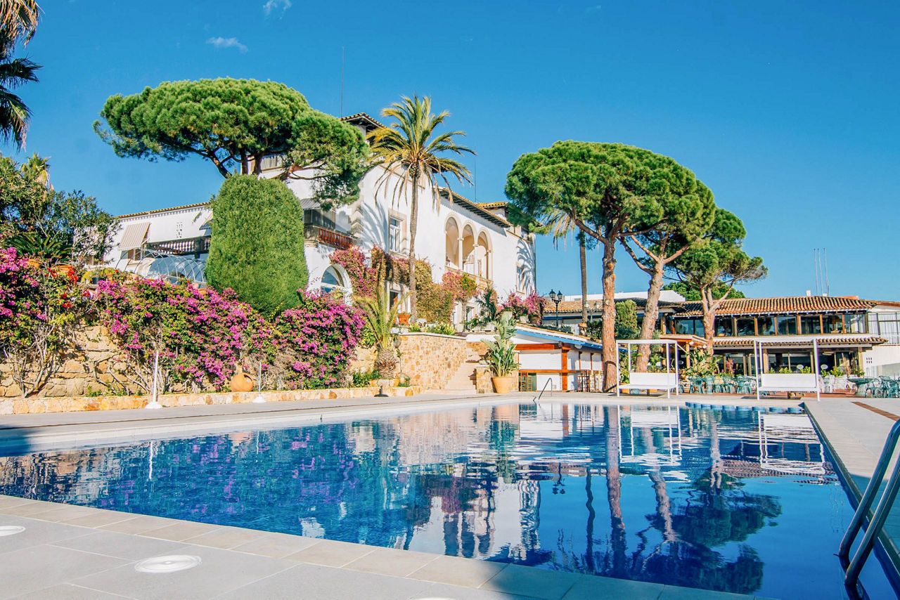 Hotel Roger de Flor by Seleqtta