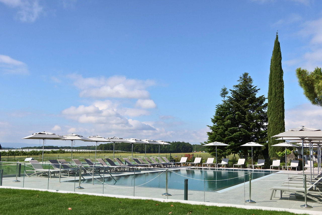 Everness Hotel & Resort