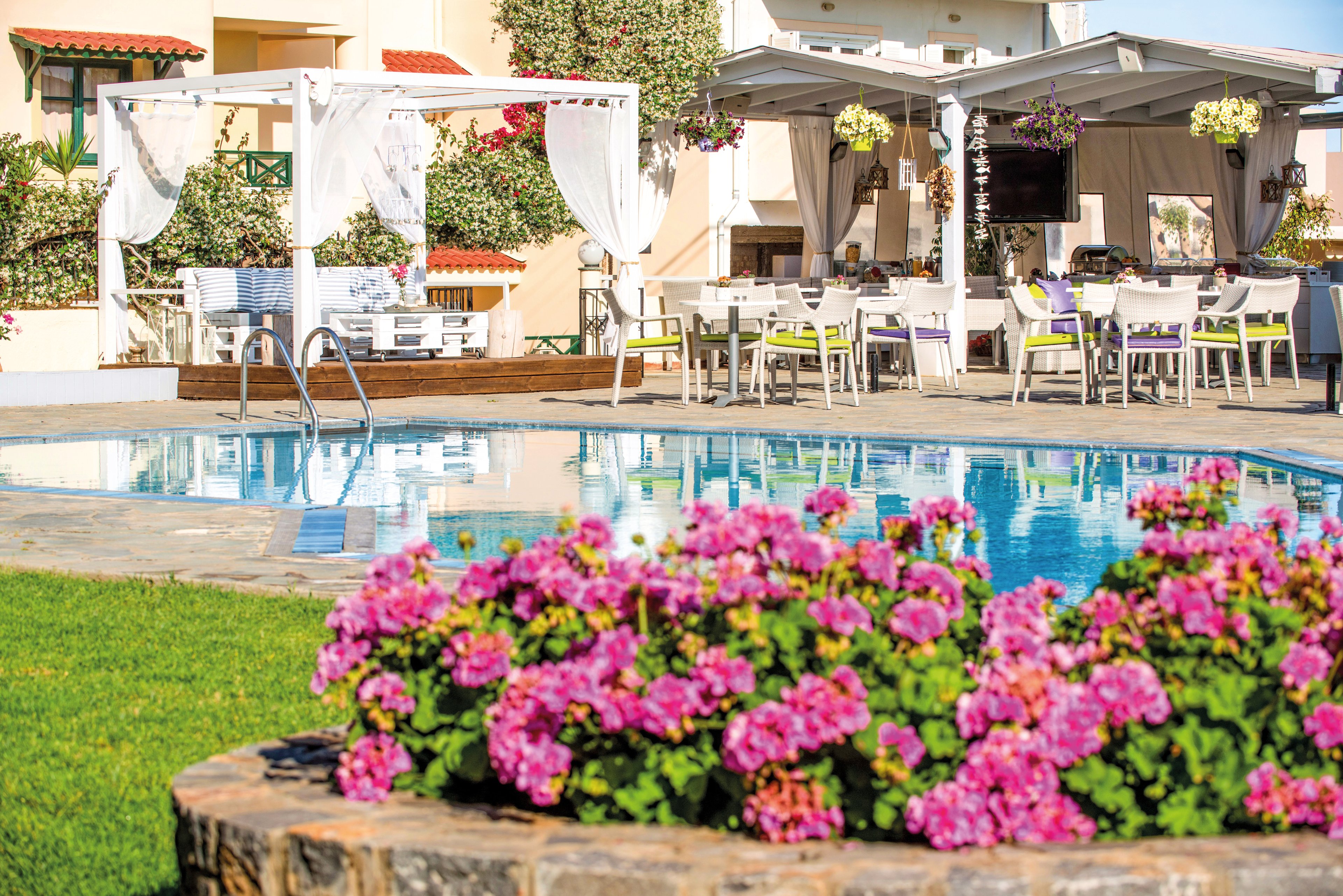 Kristalli Hotel Apartments