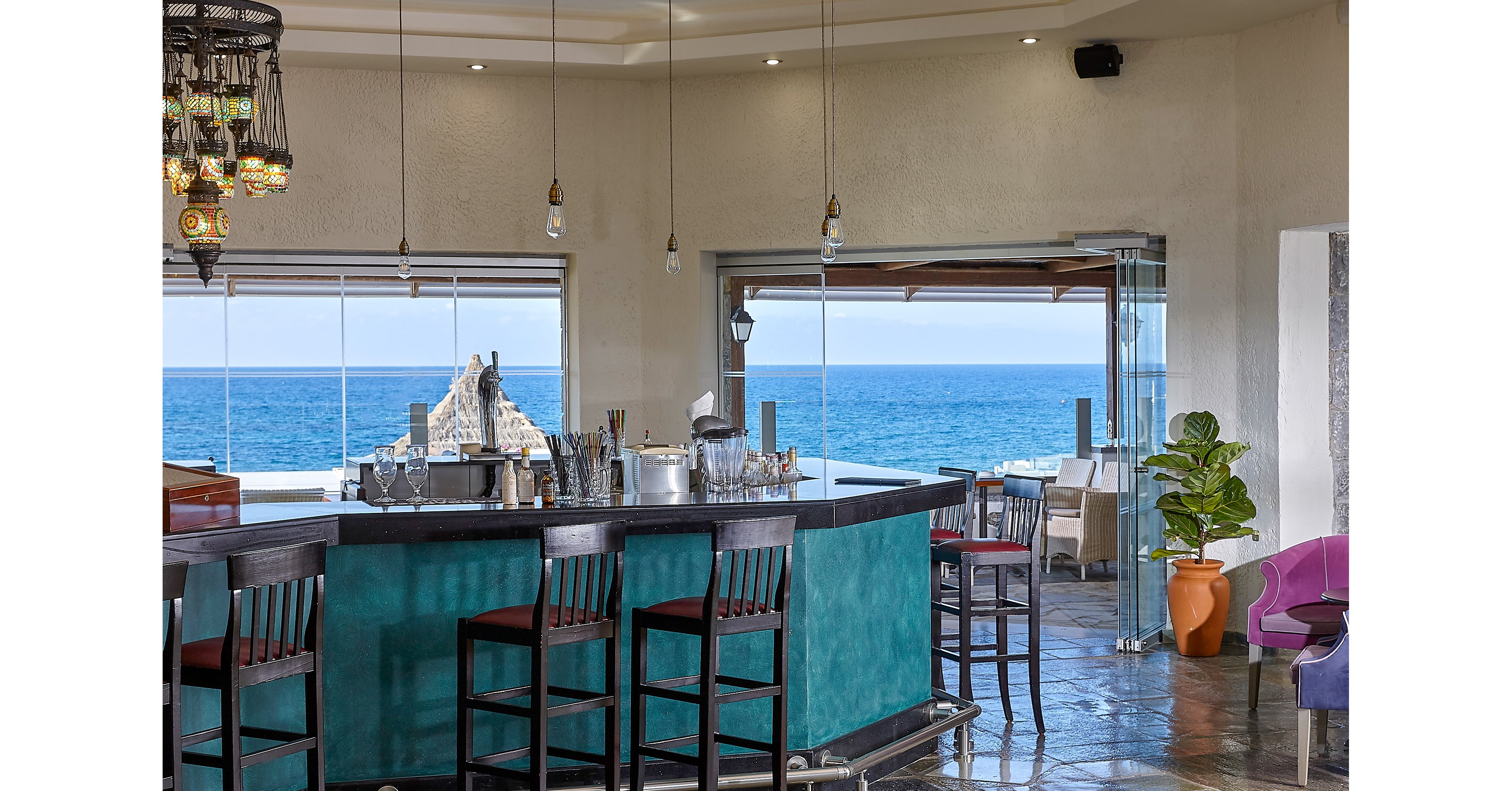 Alexander Beach Hotel & Village Resort