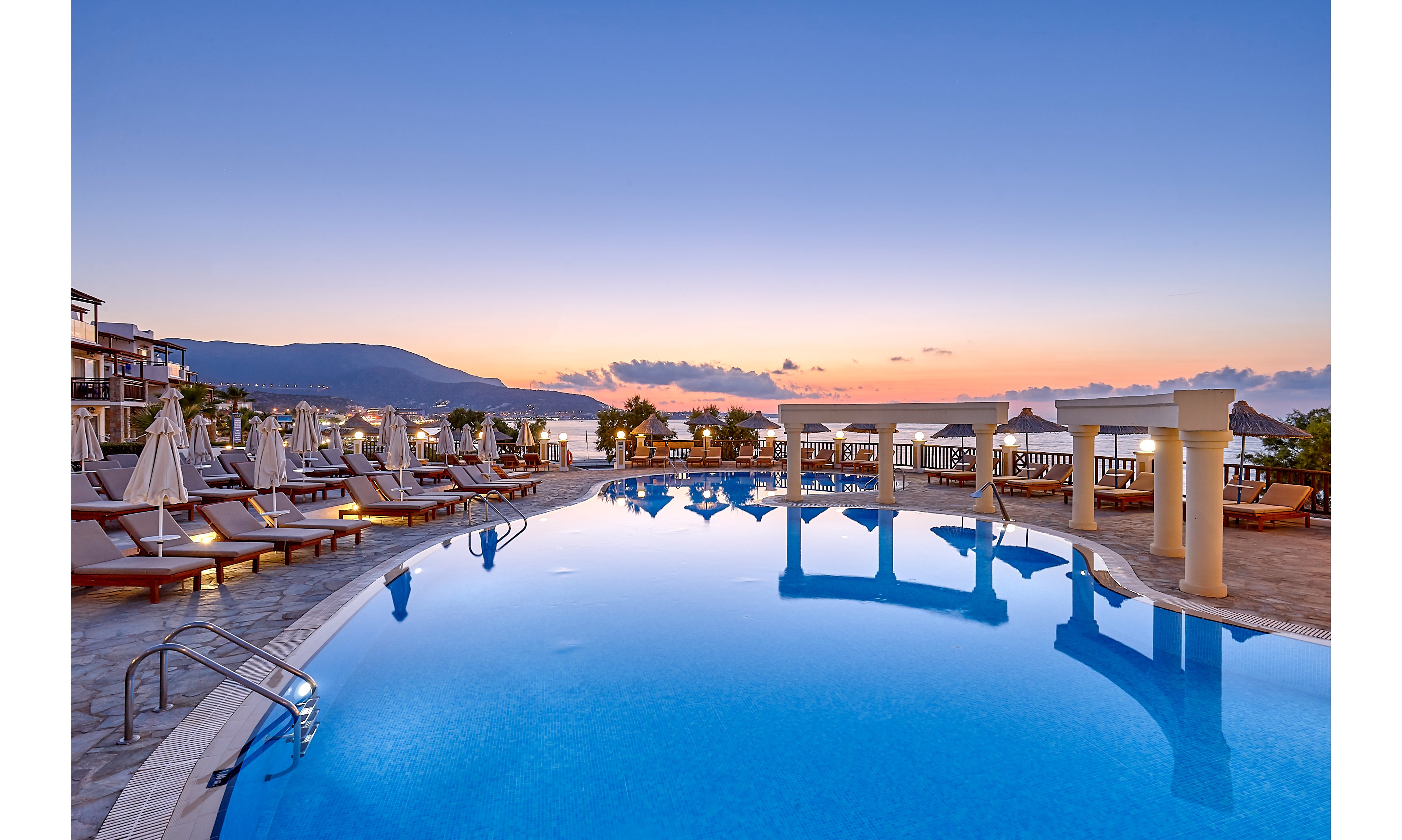 Alexander Beach Hotel & Village Resort