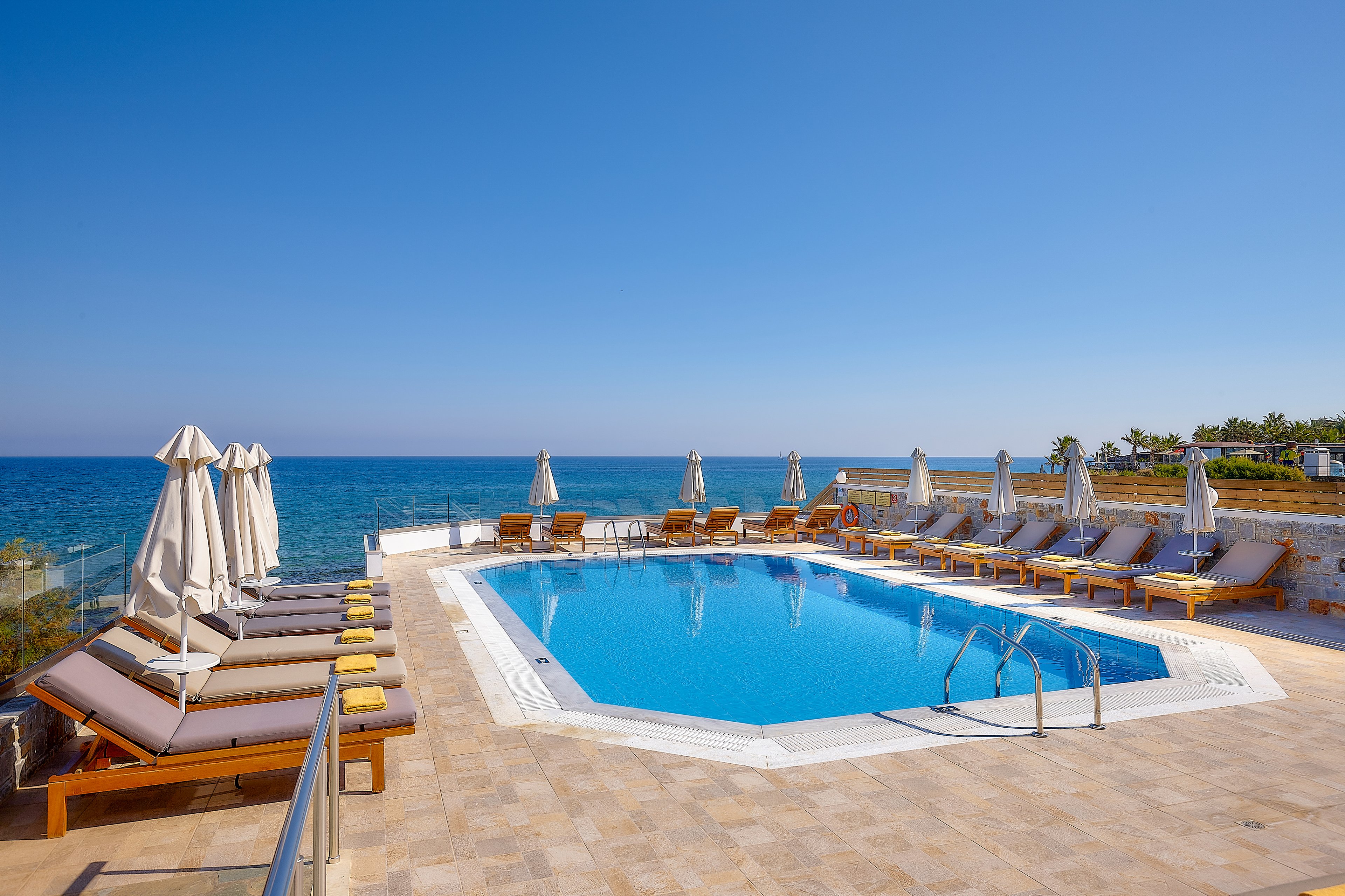 Alexander Beach Hotel & Village Resort