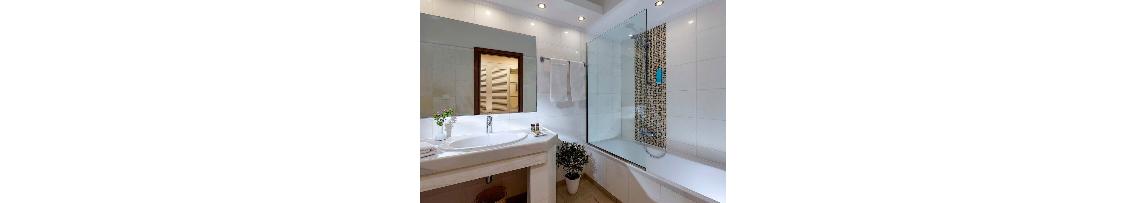 Alexander Beach Hotel & Village Resort