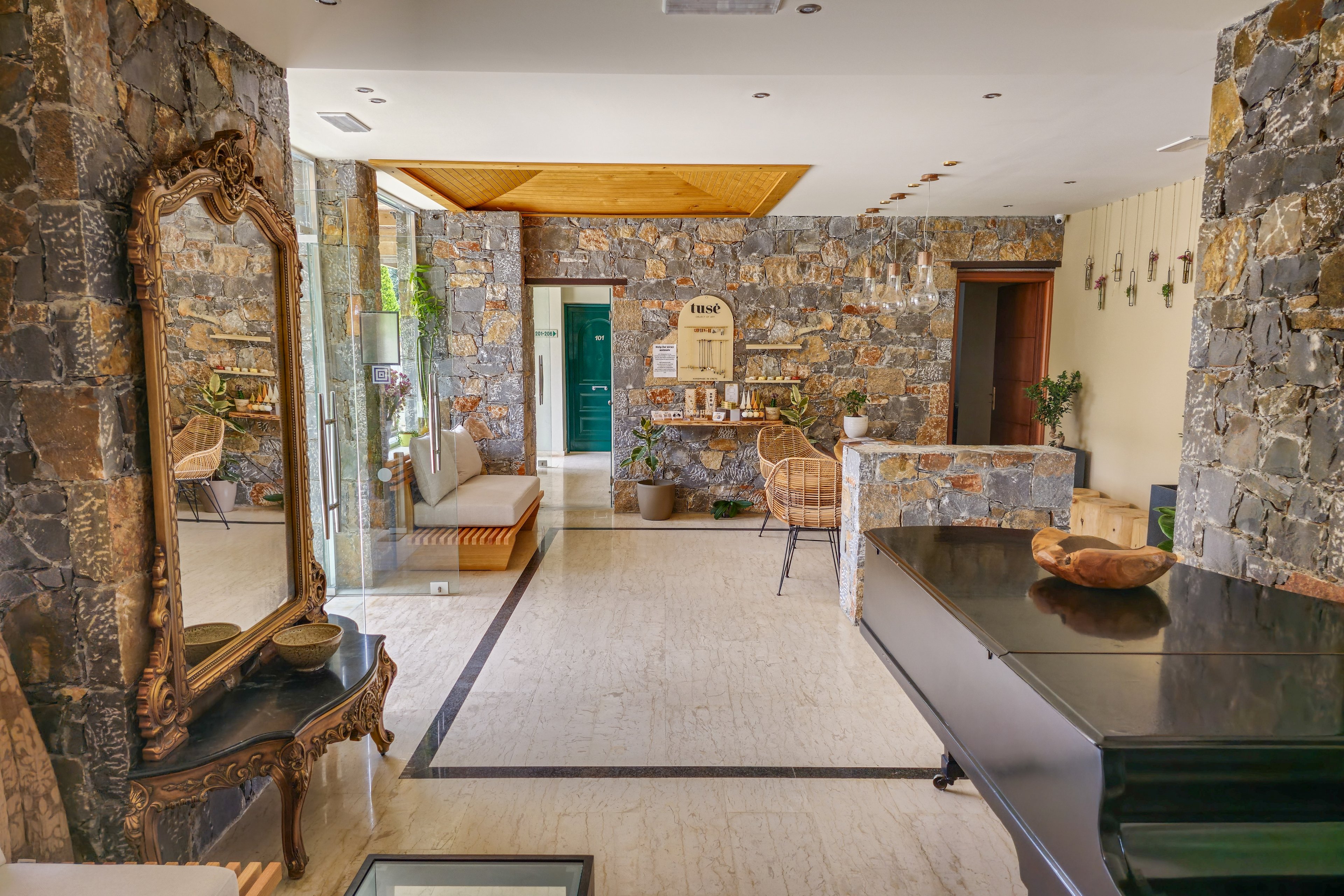 Dias Hotel & Apartments