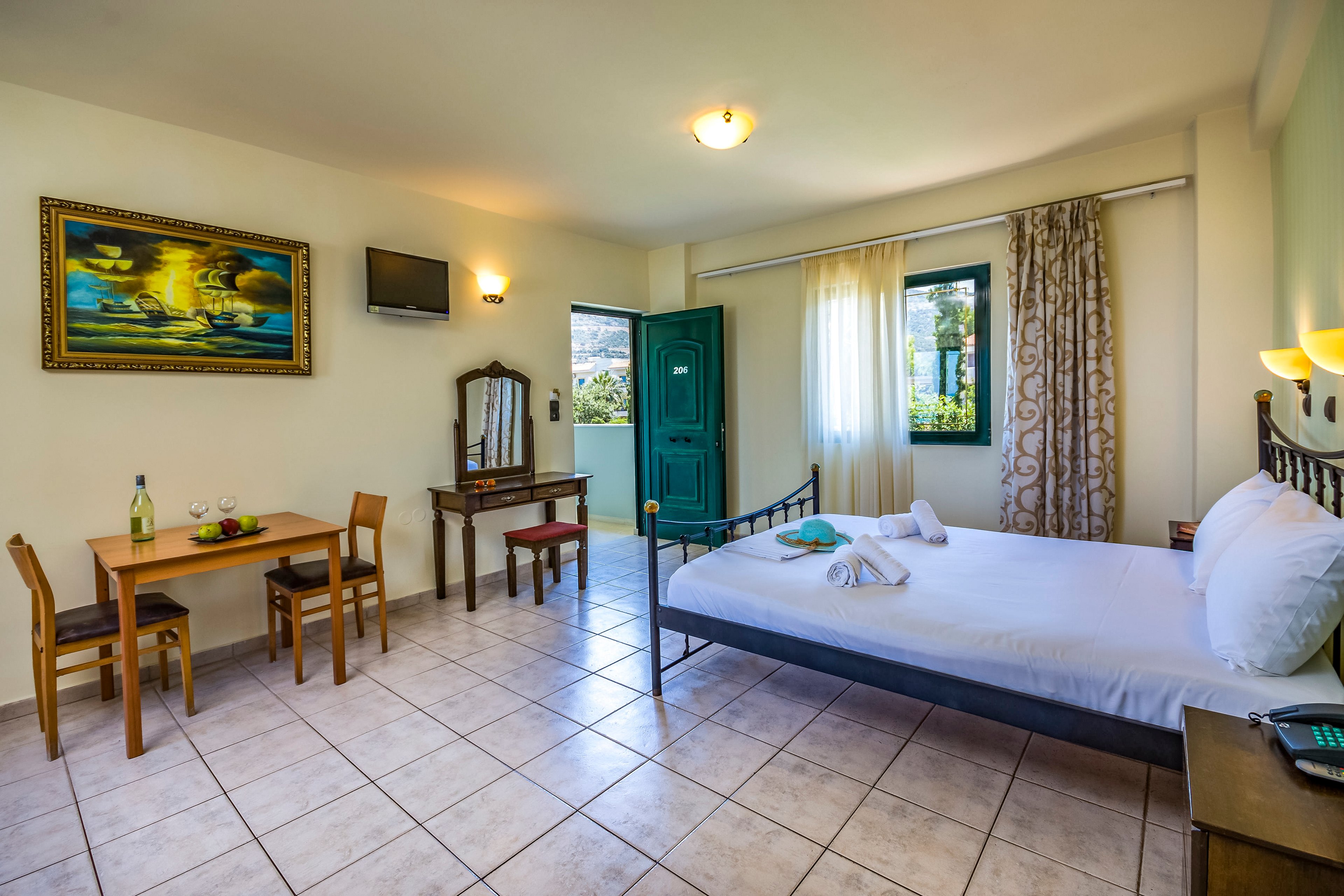 Dias Hotel & Apartments