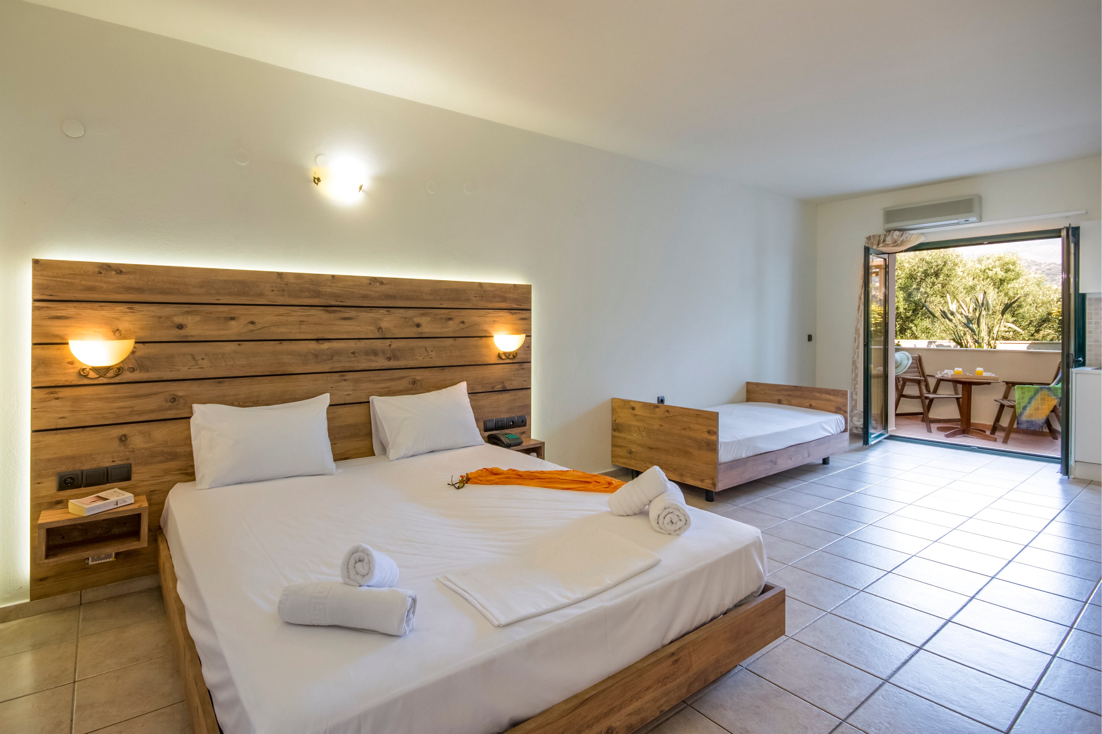 Dias Hotel & Apartments