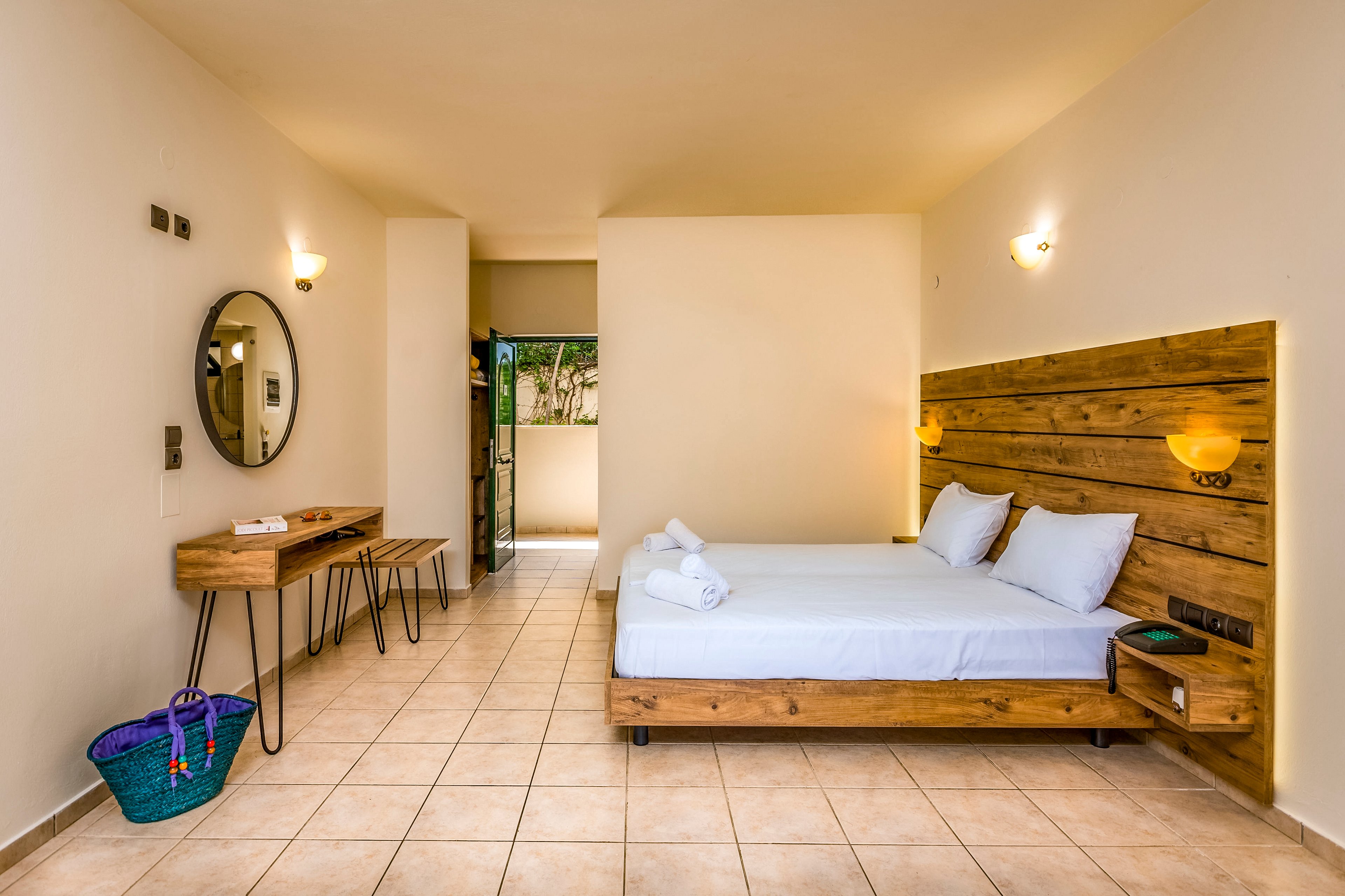 Dias Hotel & Apartments