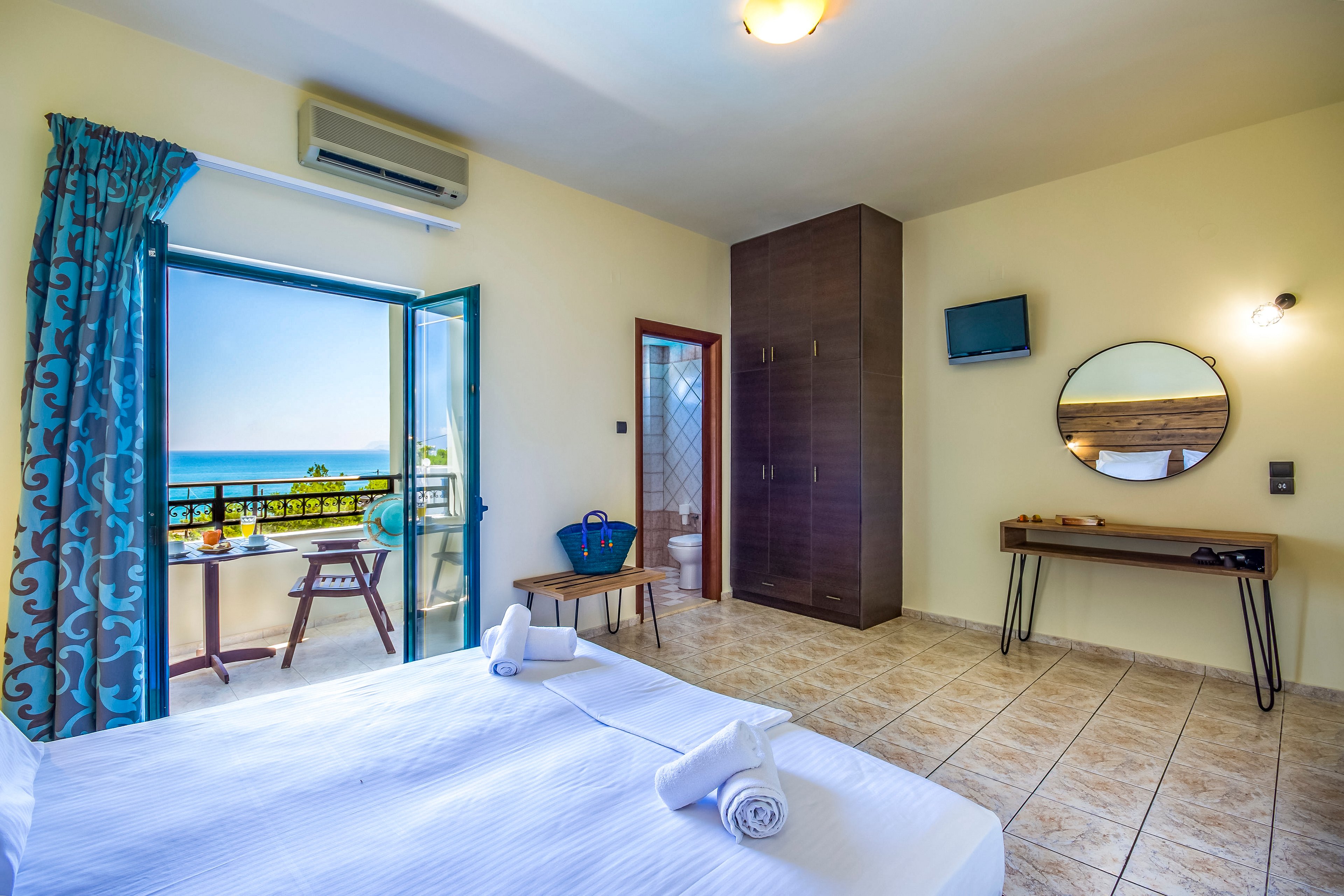 Dias Hotel & Apartments