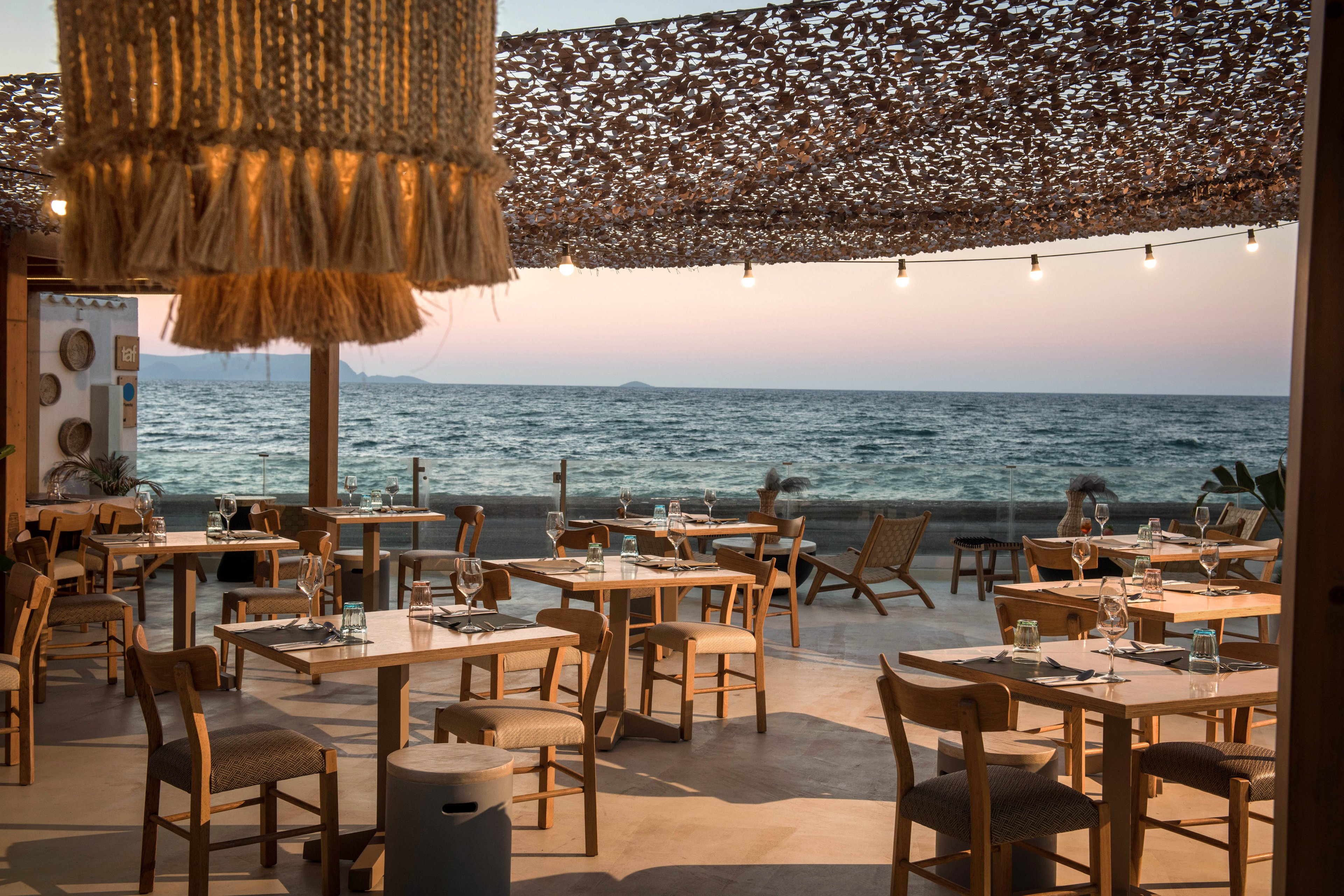 Enorme Maya Beach Hotel