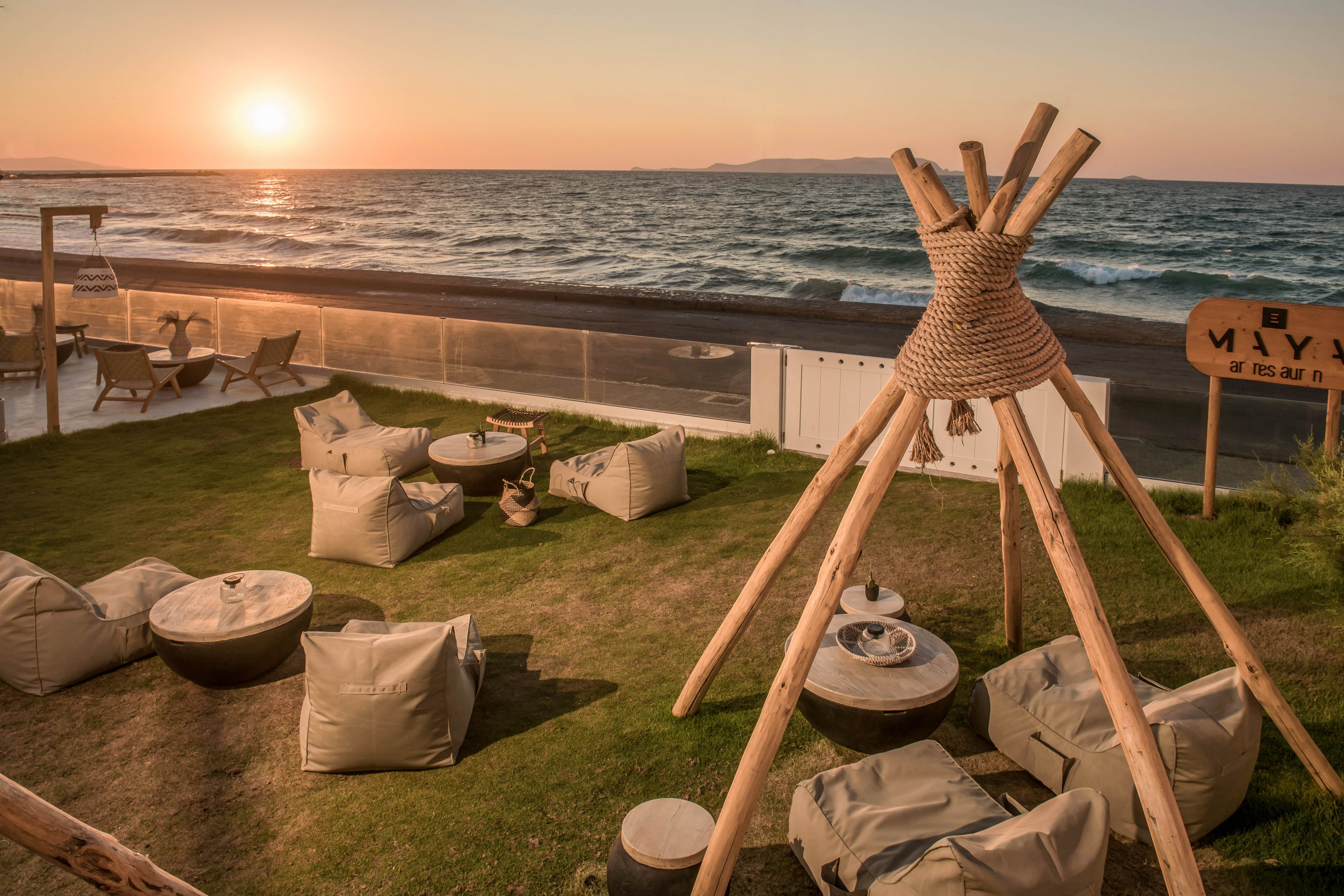 Enorme Maya Beach Hotel