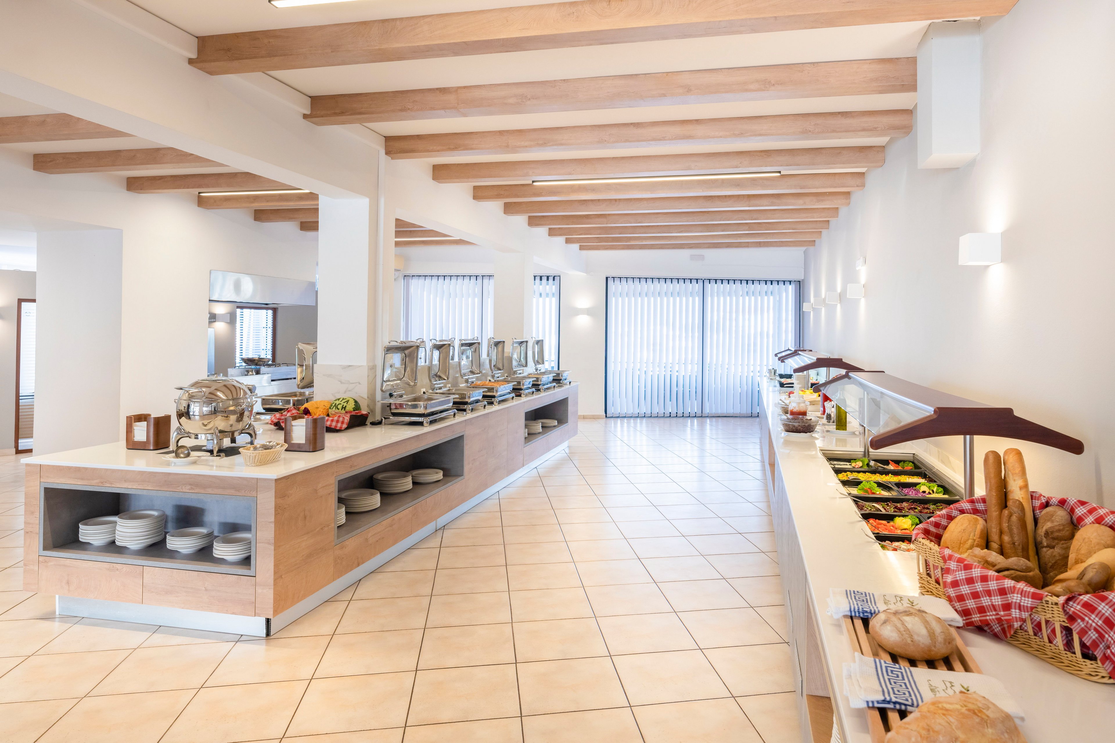 Enorme Maya Beach Hotel