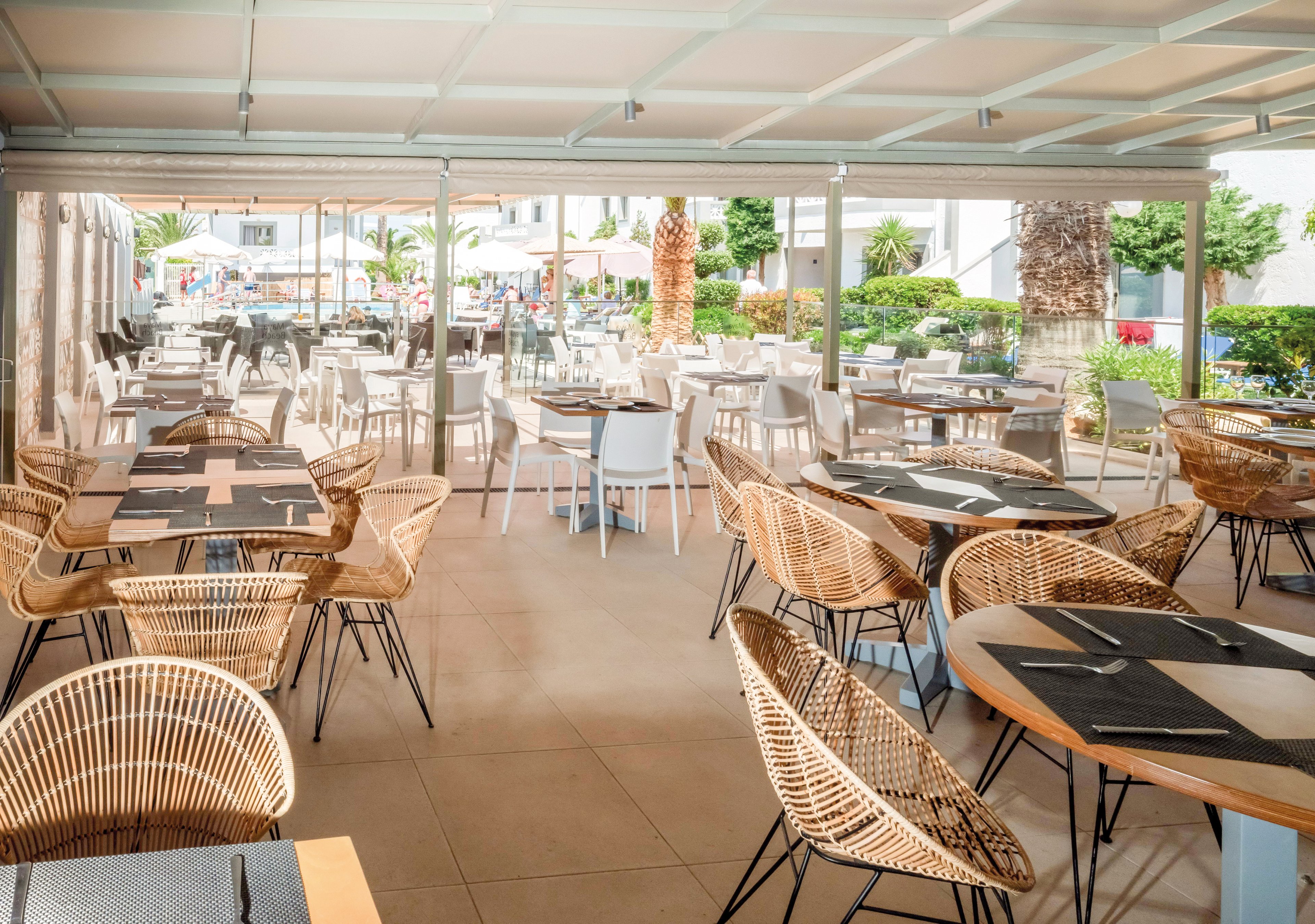 Enorme Maya Beach Hotel