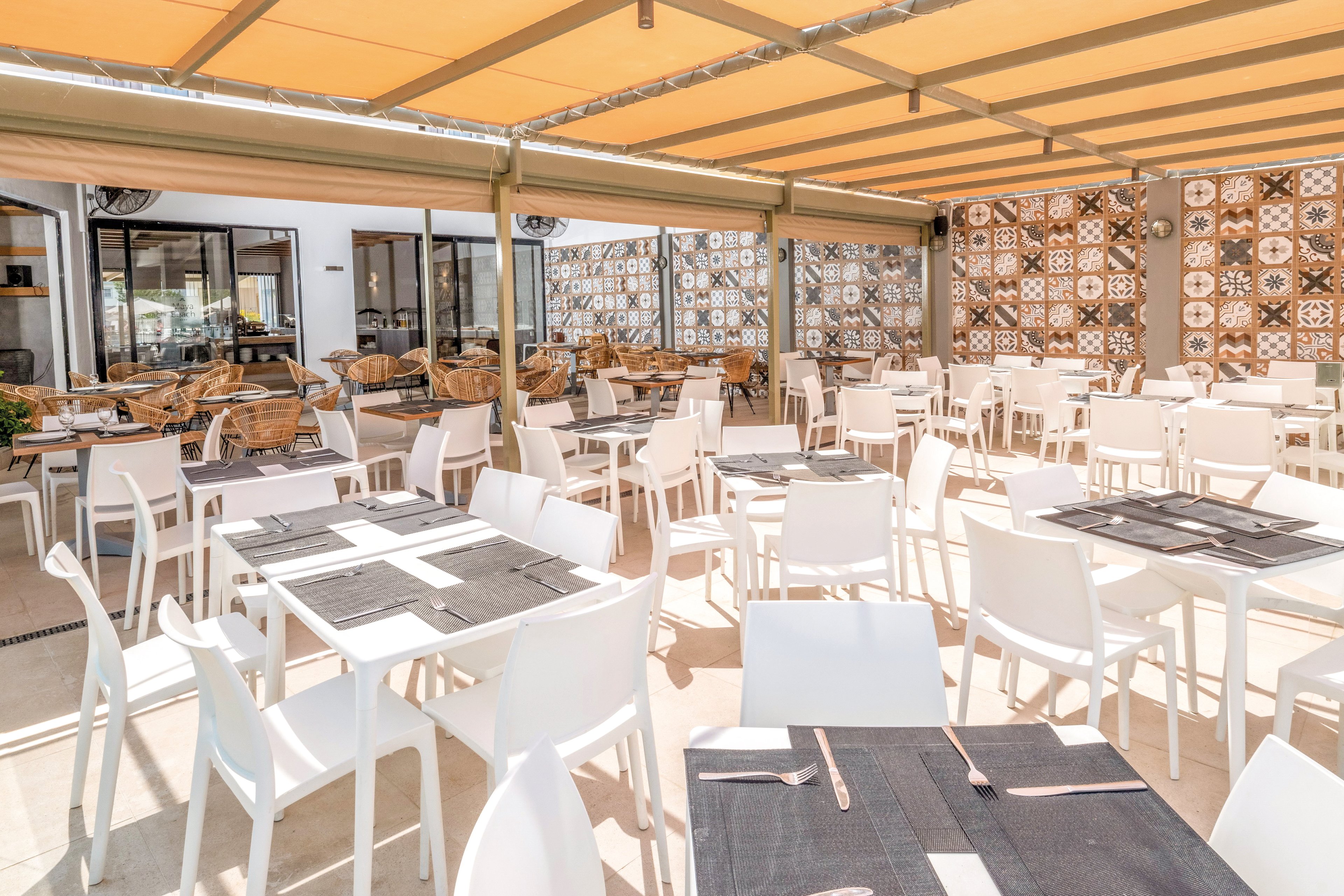 Enorme Maya Beach Hotel