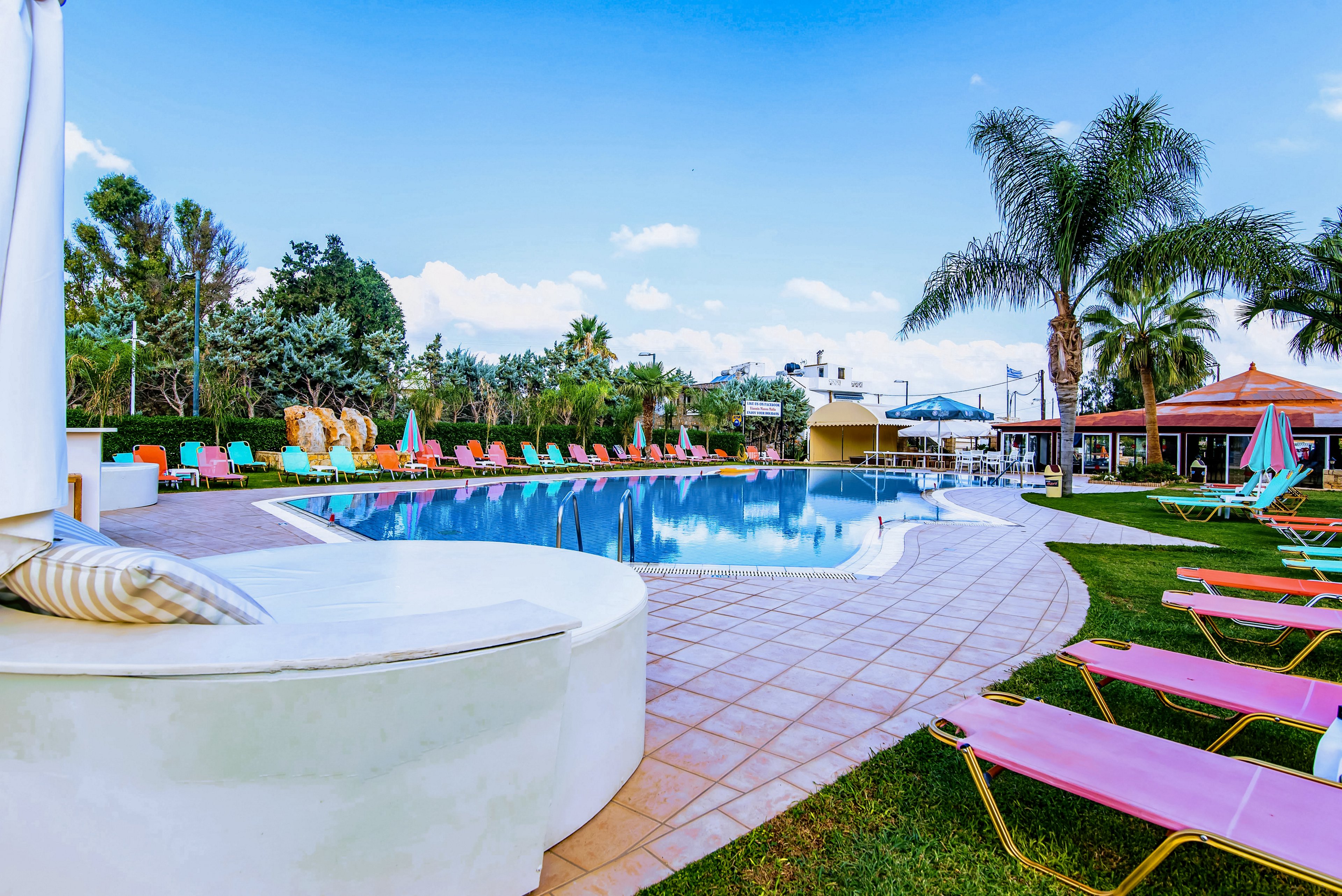 Yiannis Manos Hotel Resort