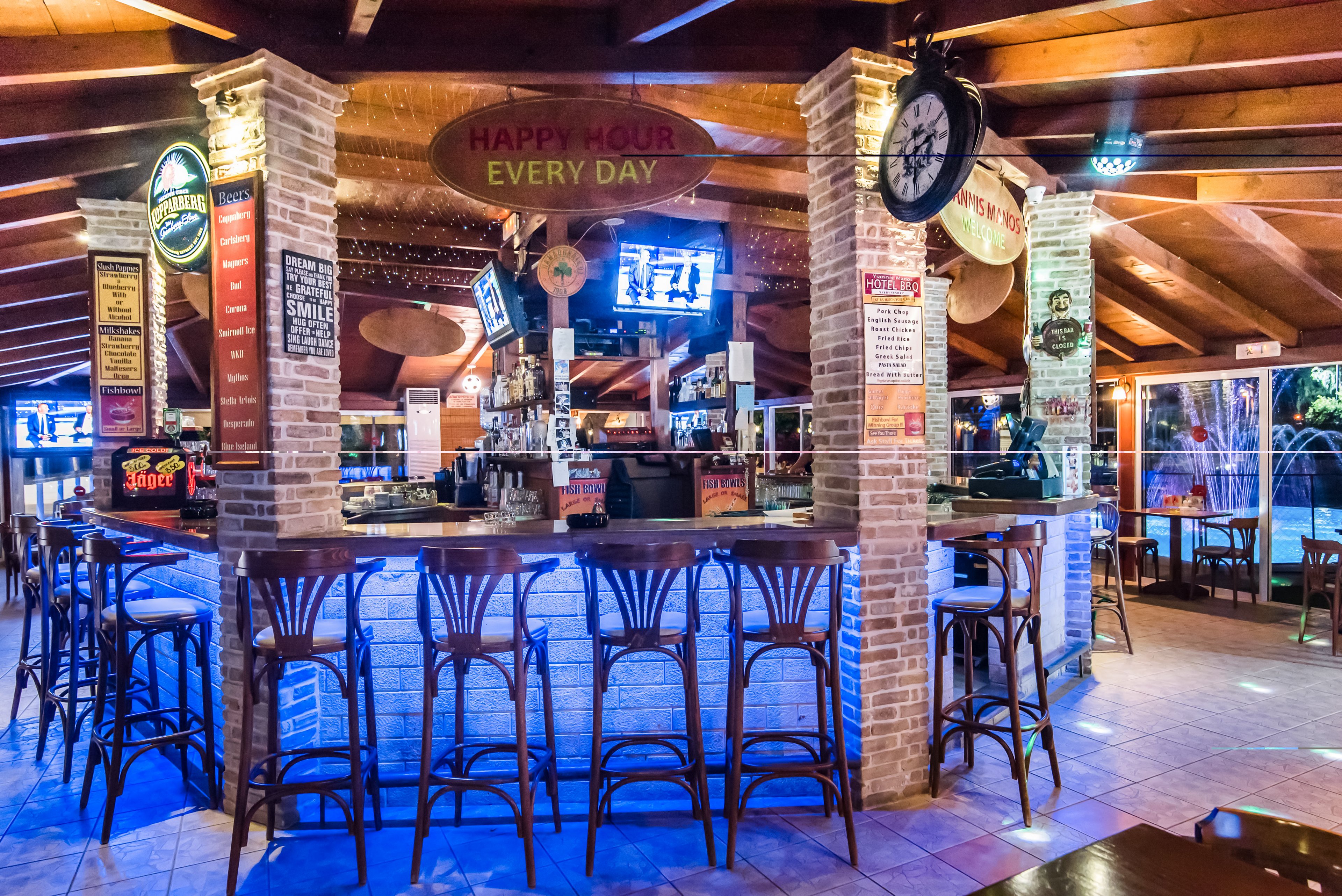 Yiannis Manos Hotel Resort