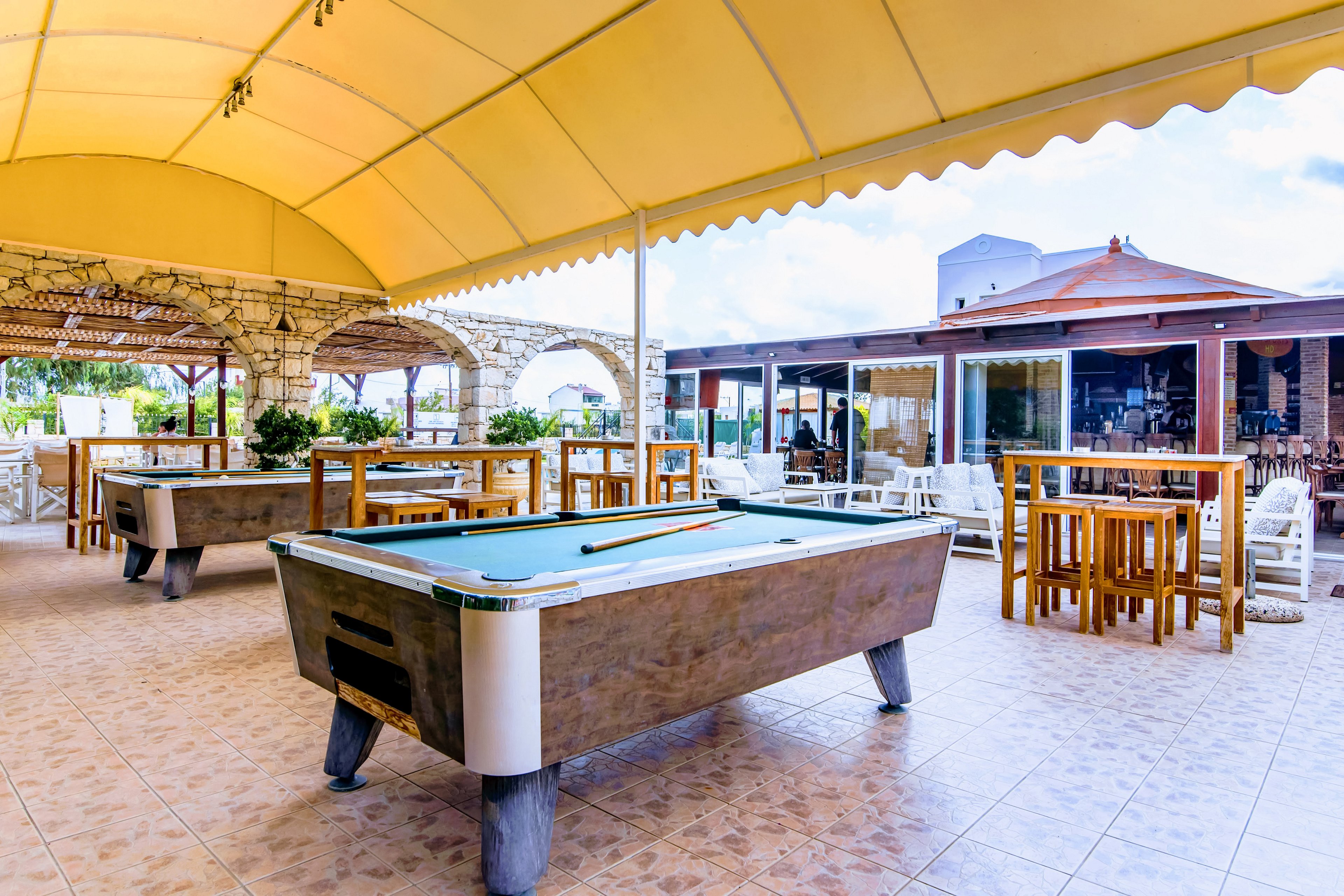 Yiannis Manos Hotel Resort