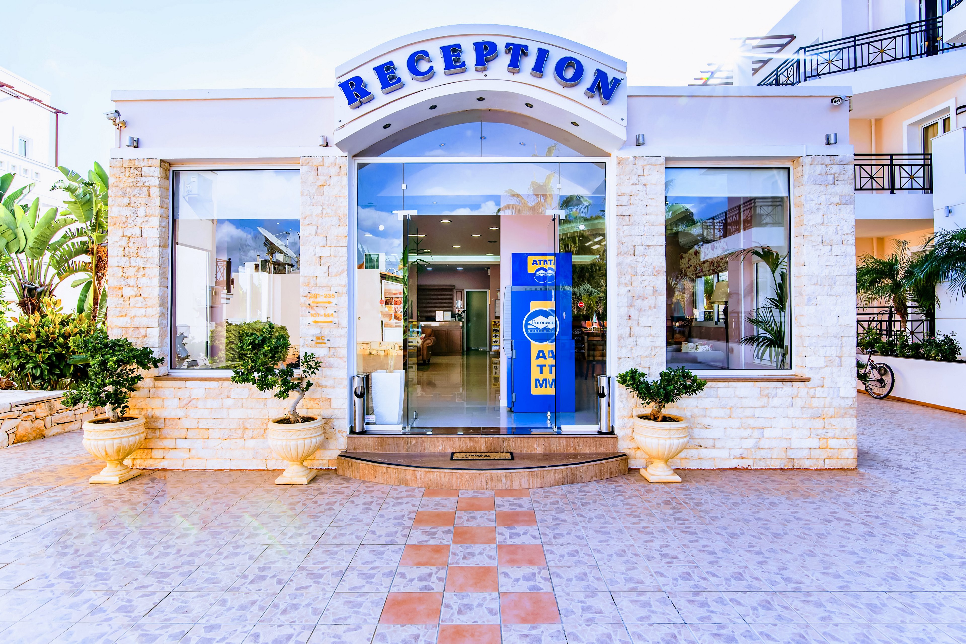 Yiannis Manos Hotel Resort