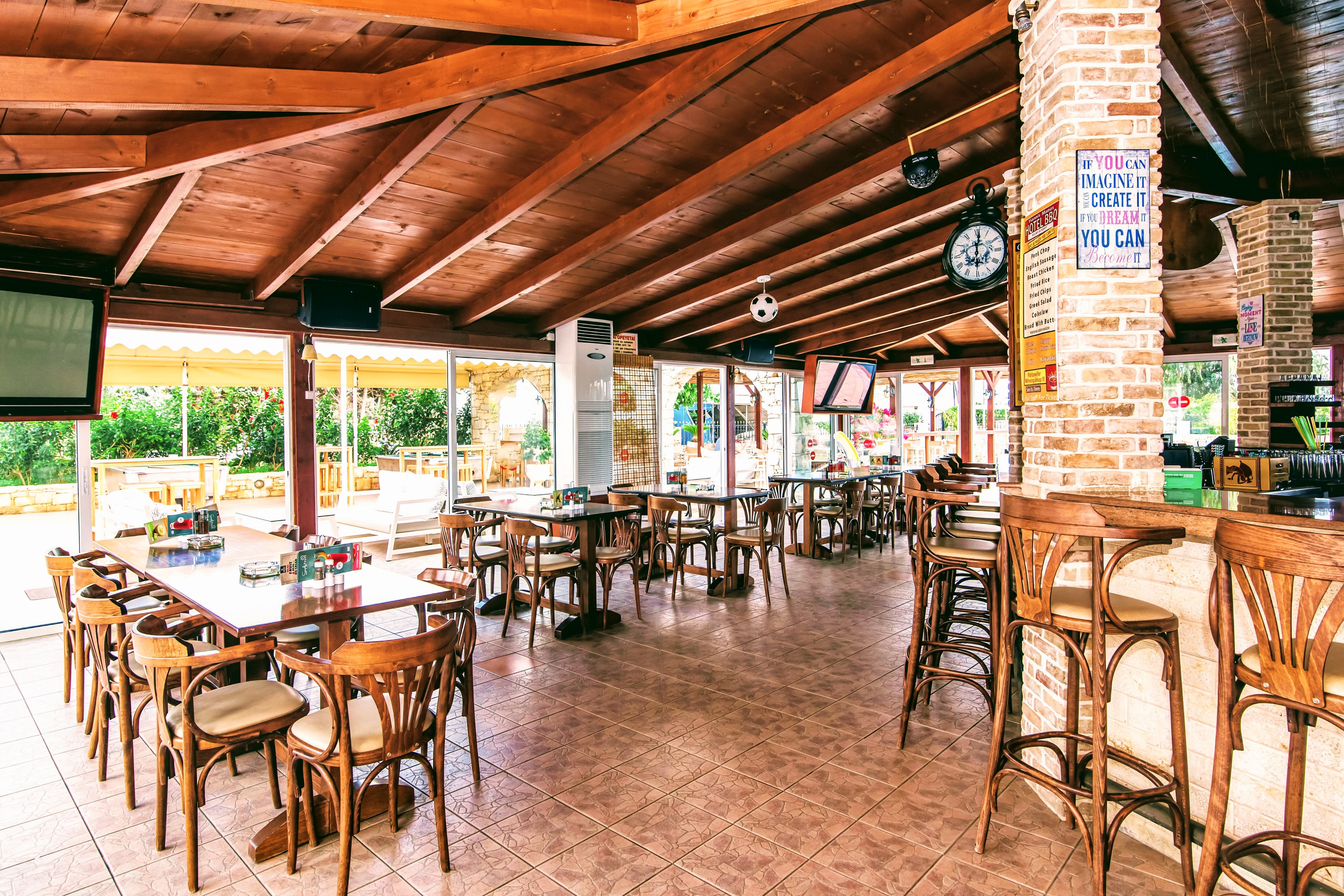 Yiannis Manos Hotel Resort