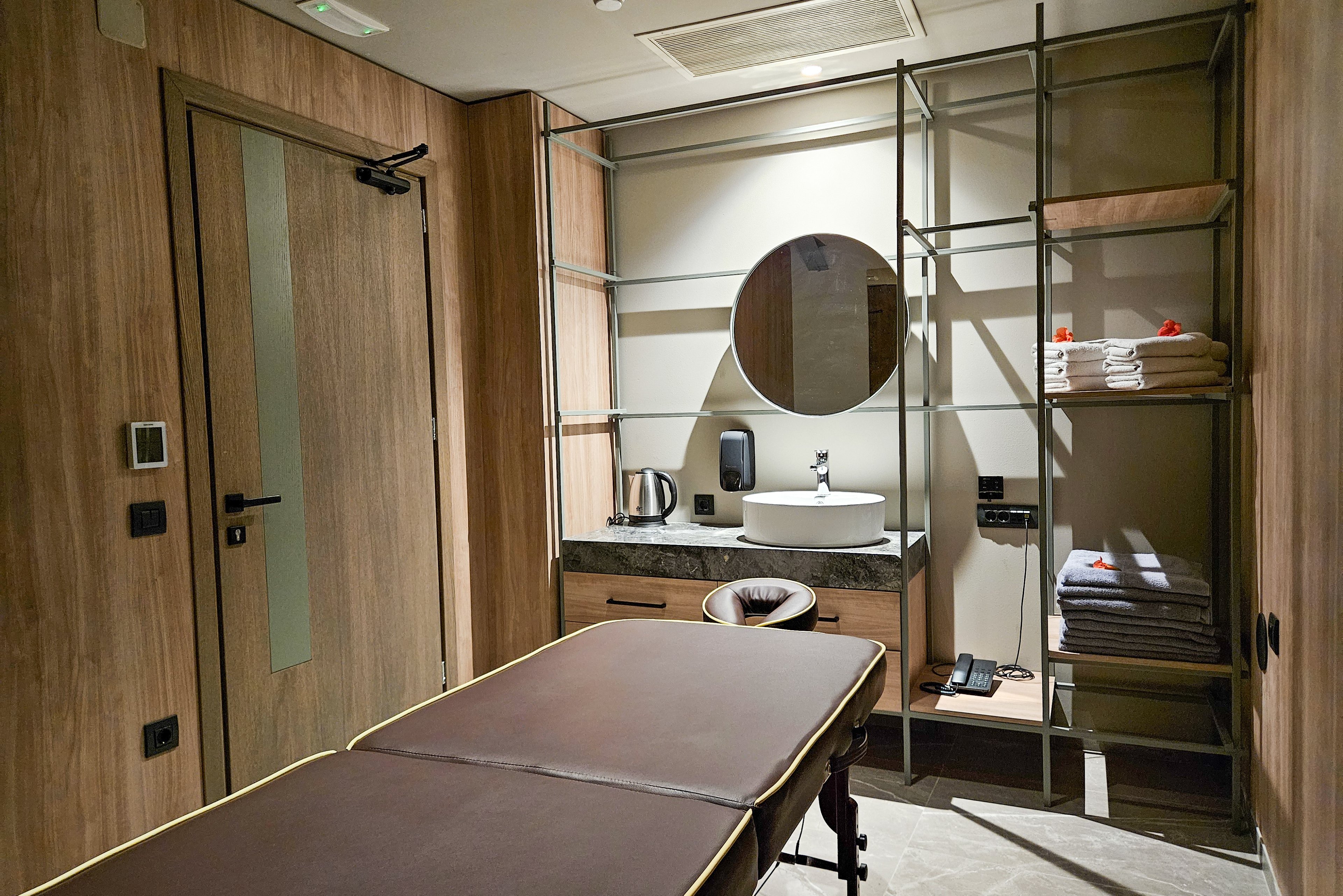 Petousis Hotel & Suites