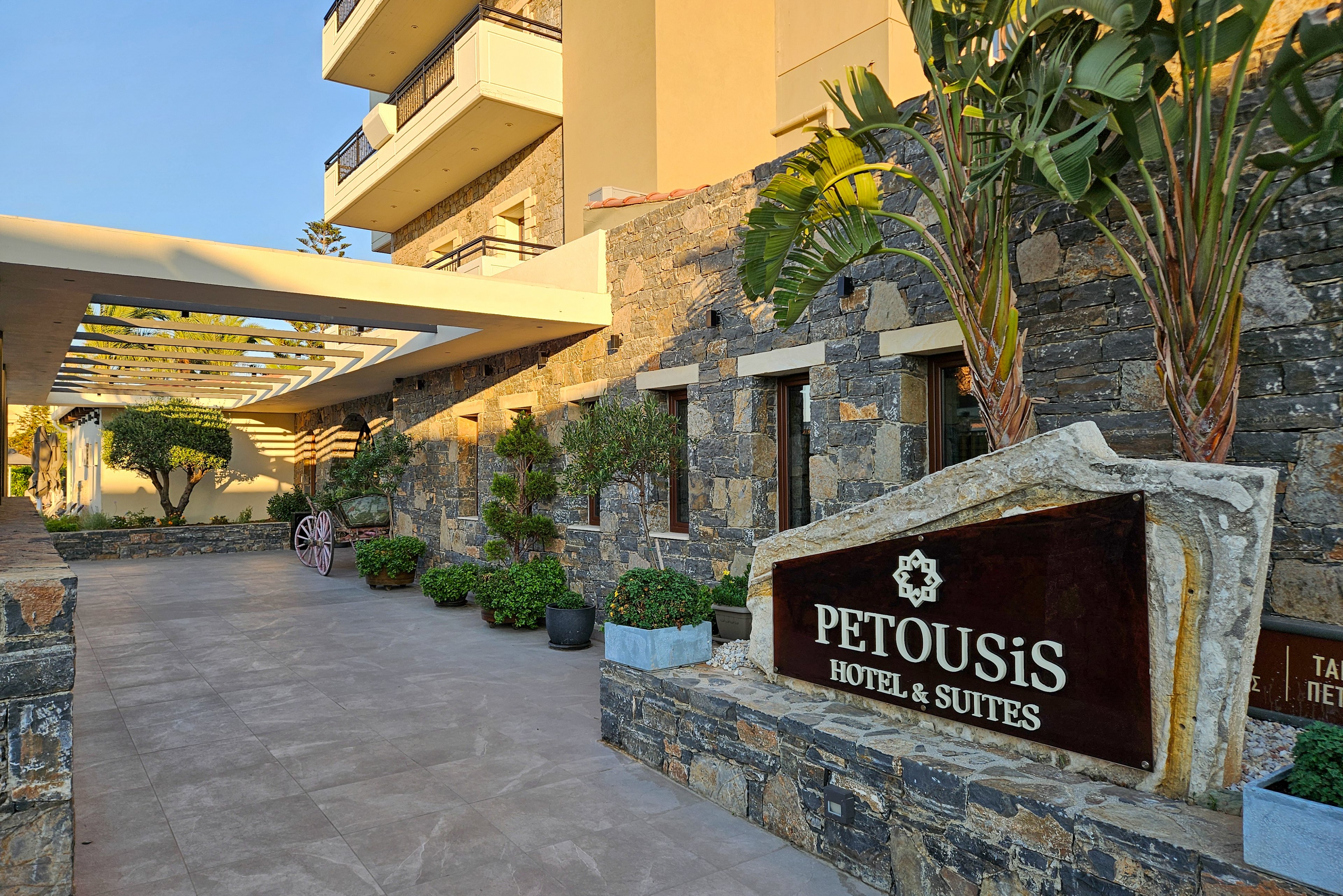 Petousis Hotel & Suites