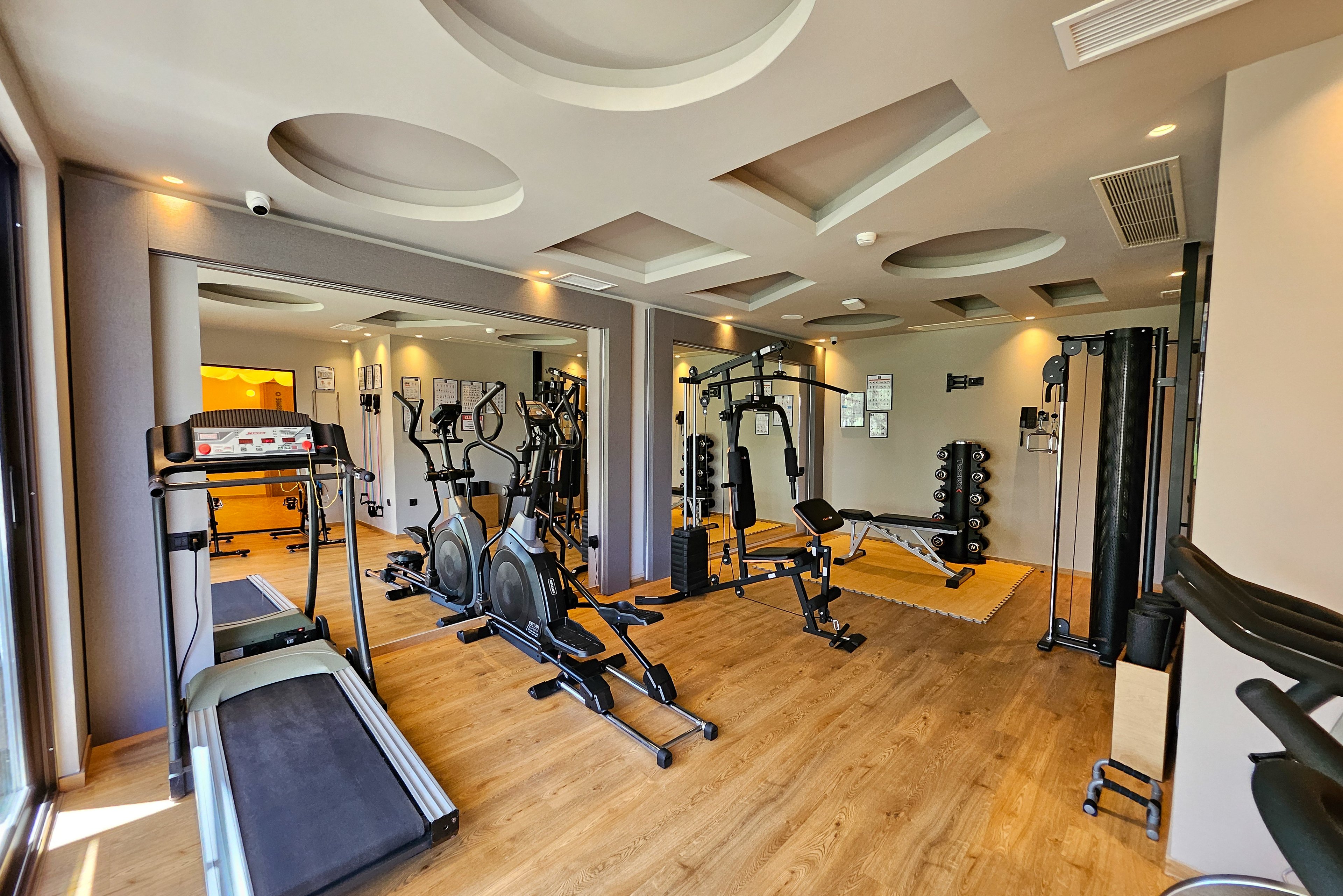 Petousis Hotel & Suites