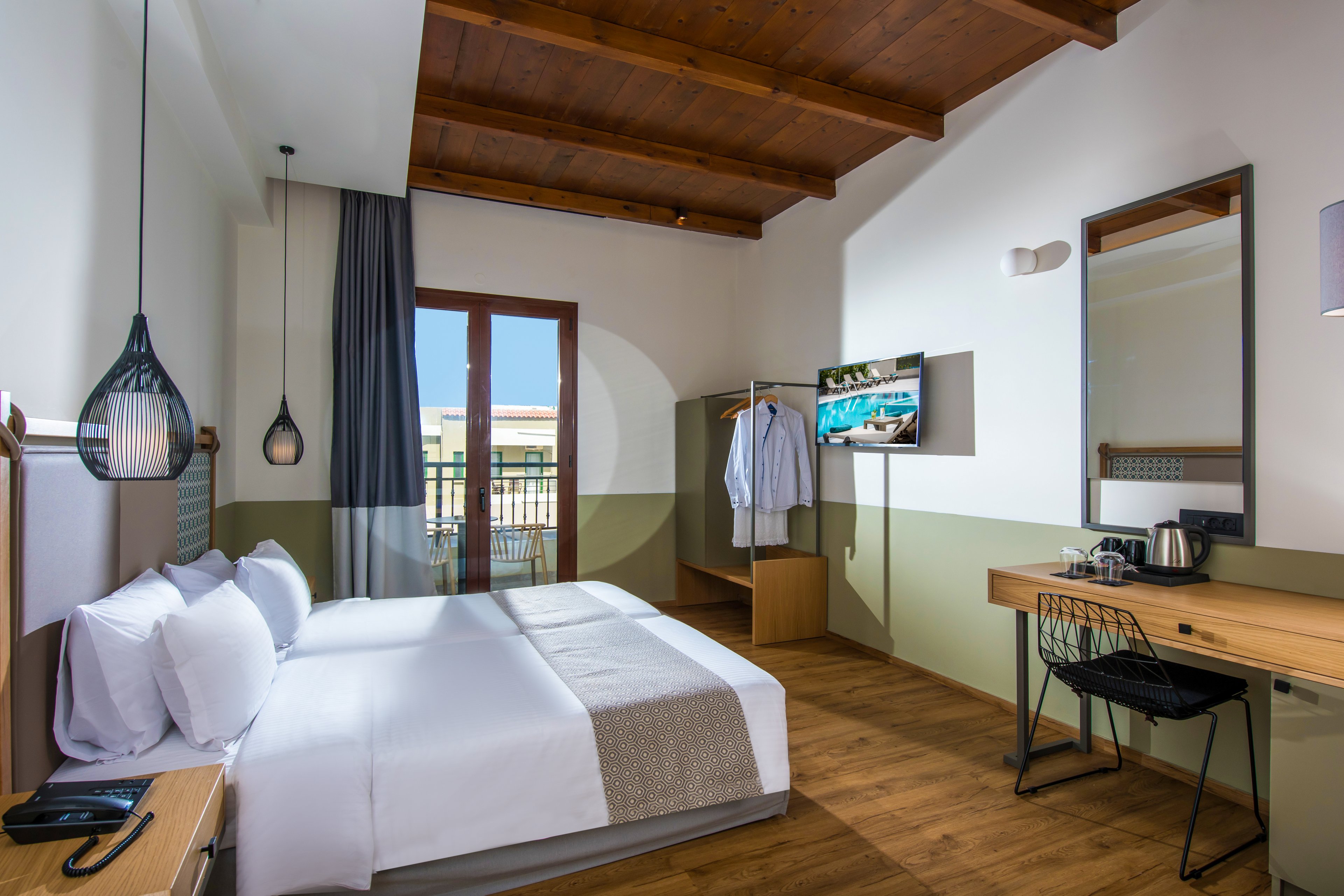 Petousis Hotel & Suites