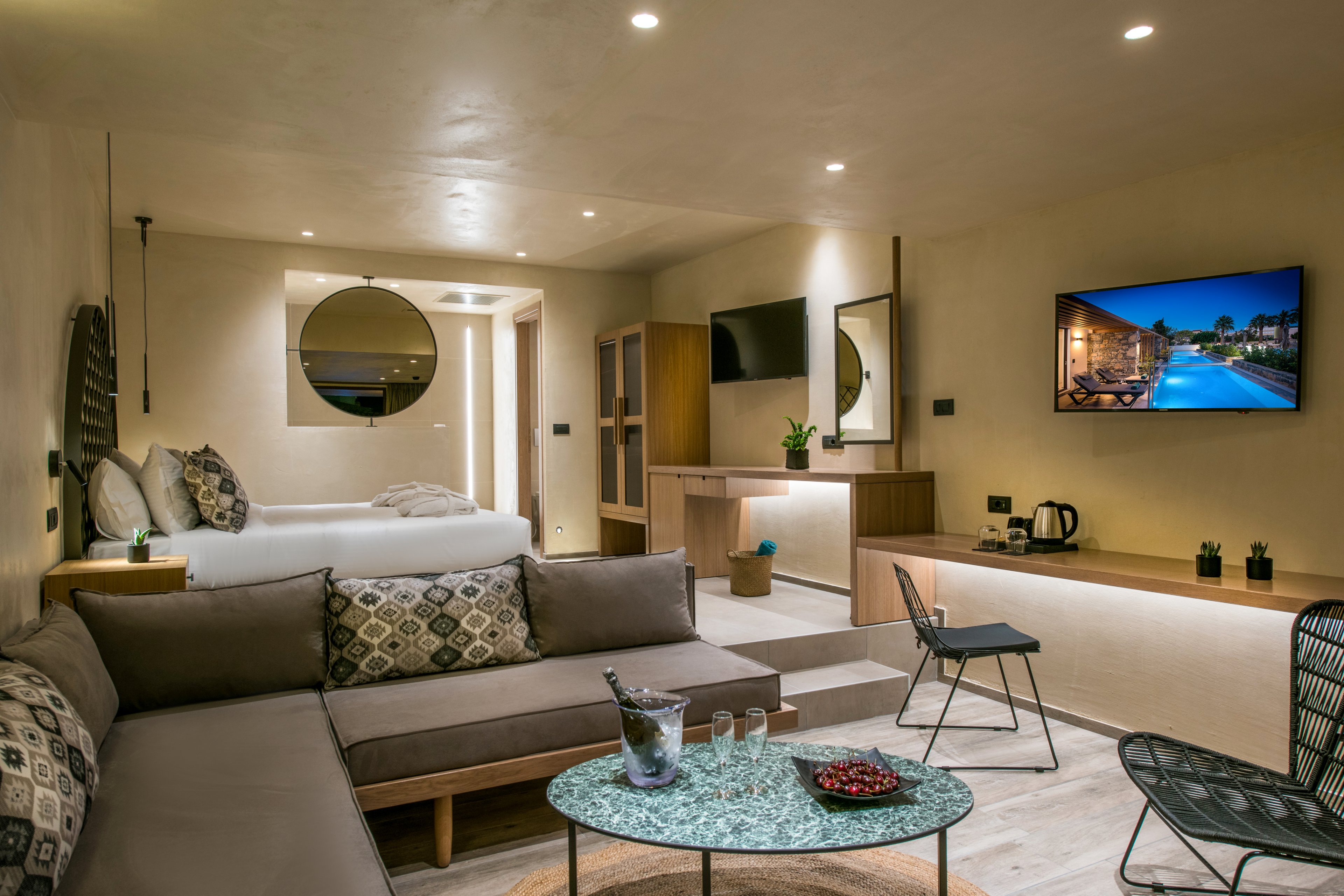 Petousis Hotel & Suites