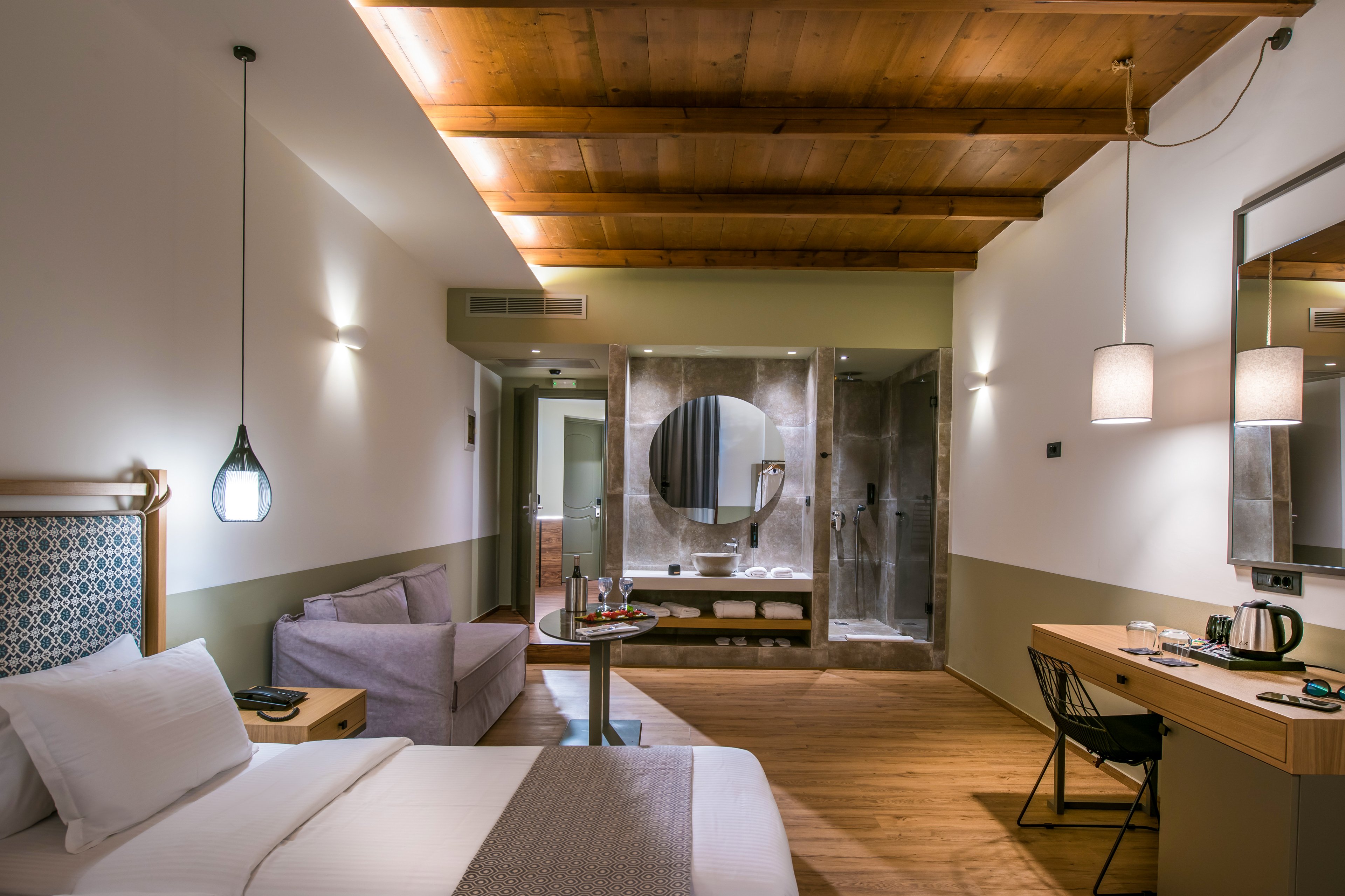 Petousis Hotel & Suites