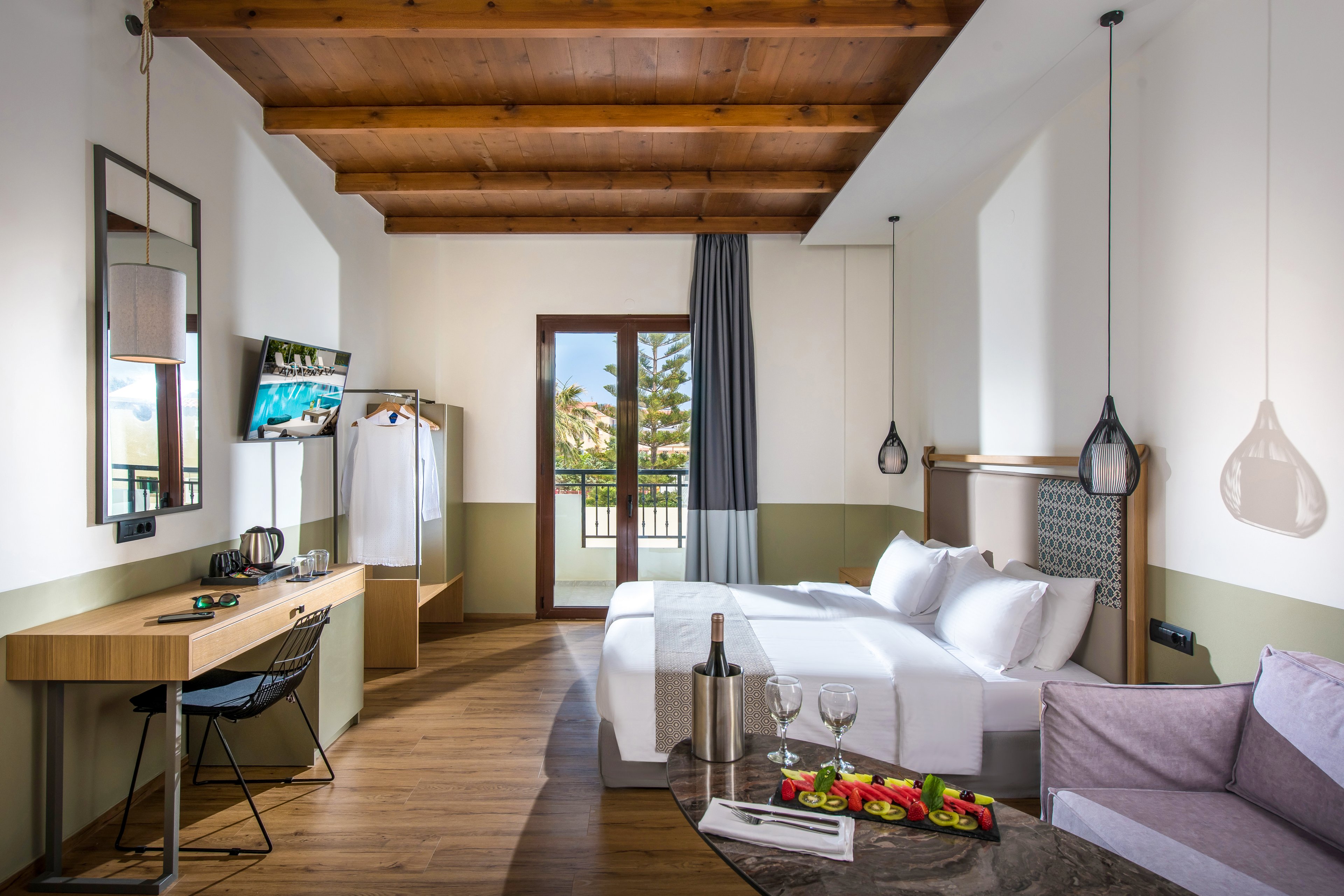 Petousis Hotel & Suites