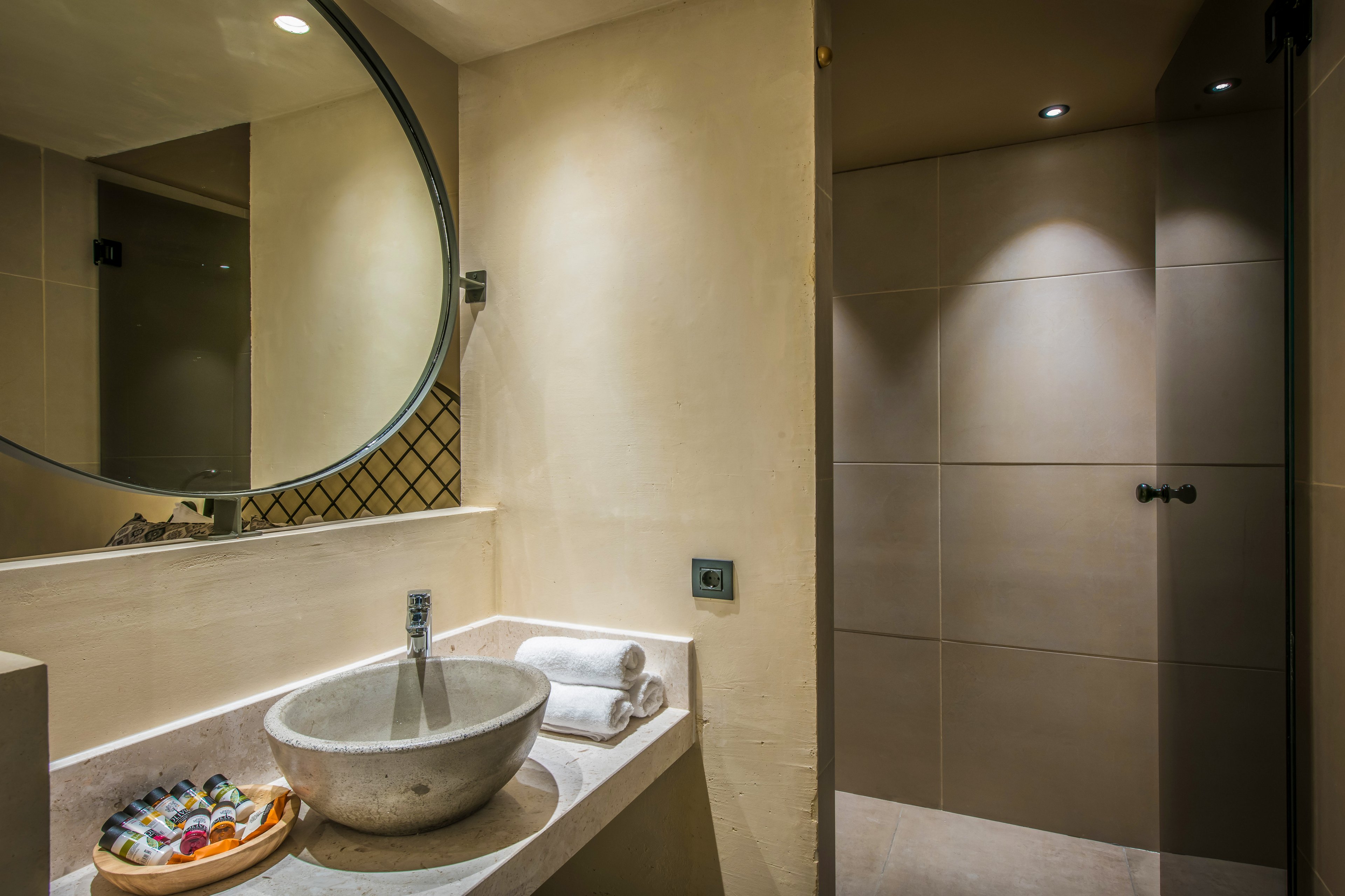 Petousis Hotel & Suites