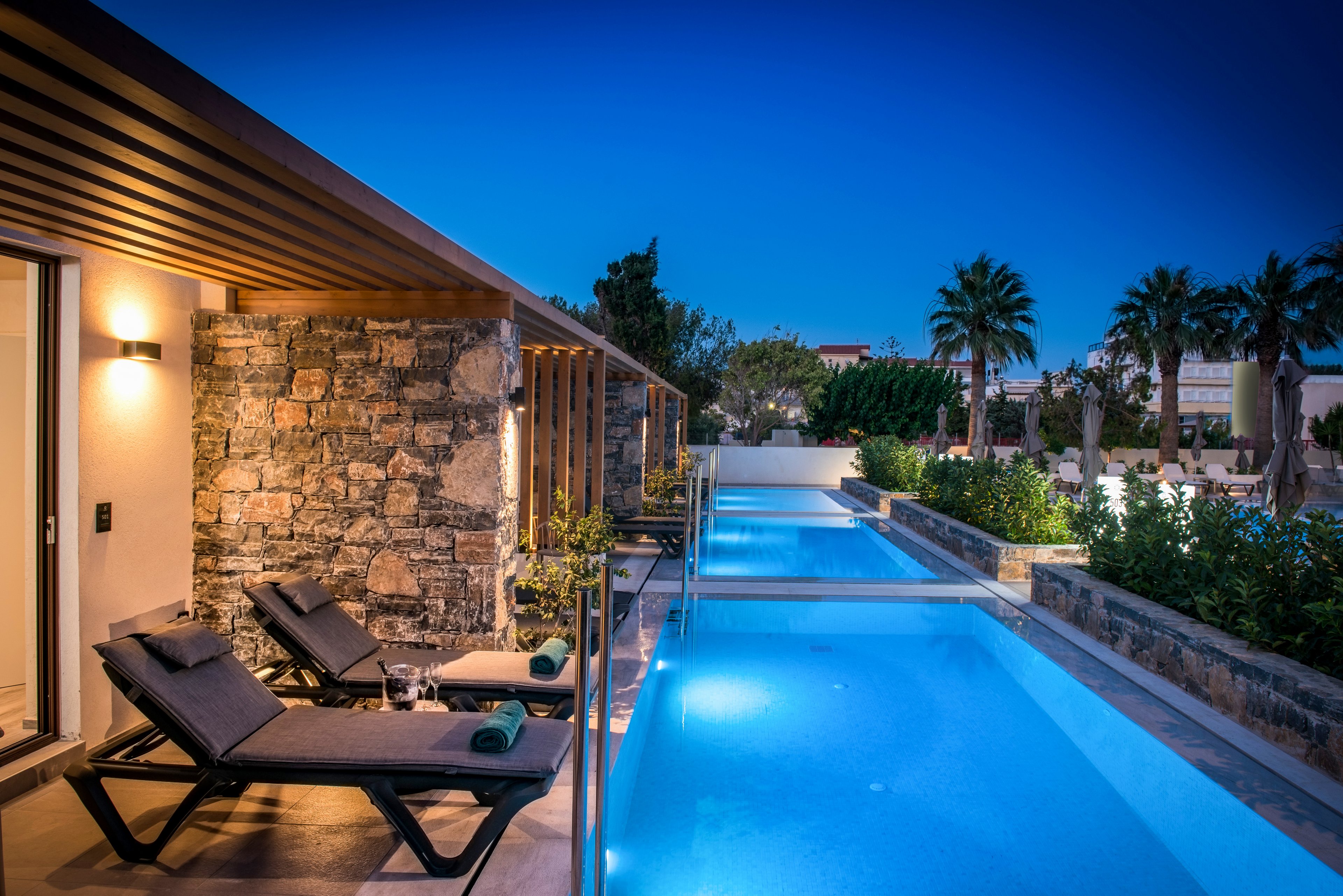 Petousis Hotel & Suites