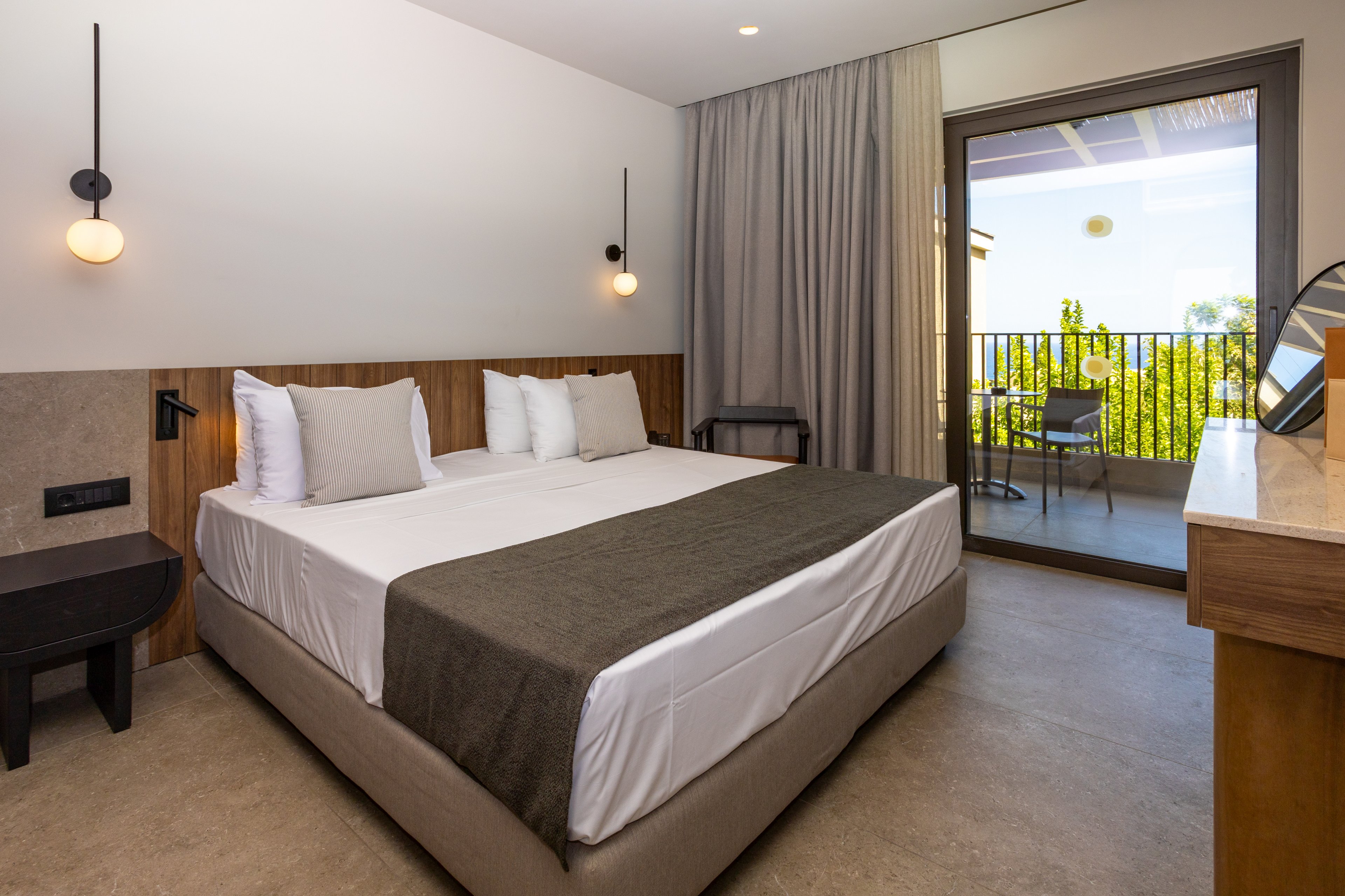 Elios Hill Sun Kissed Happiness