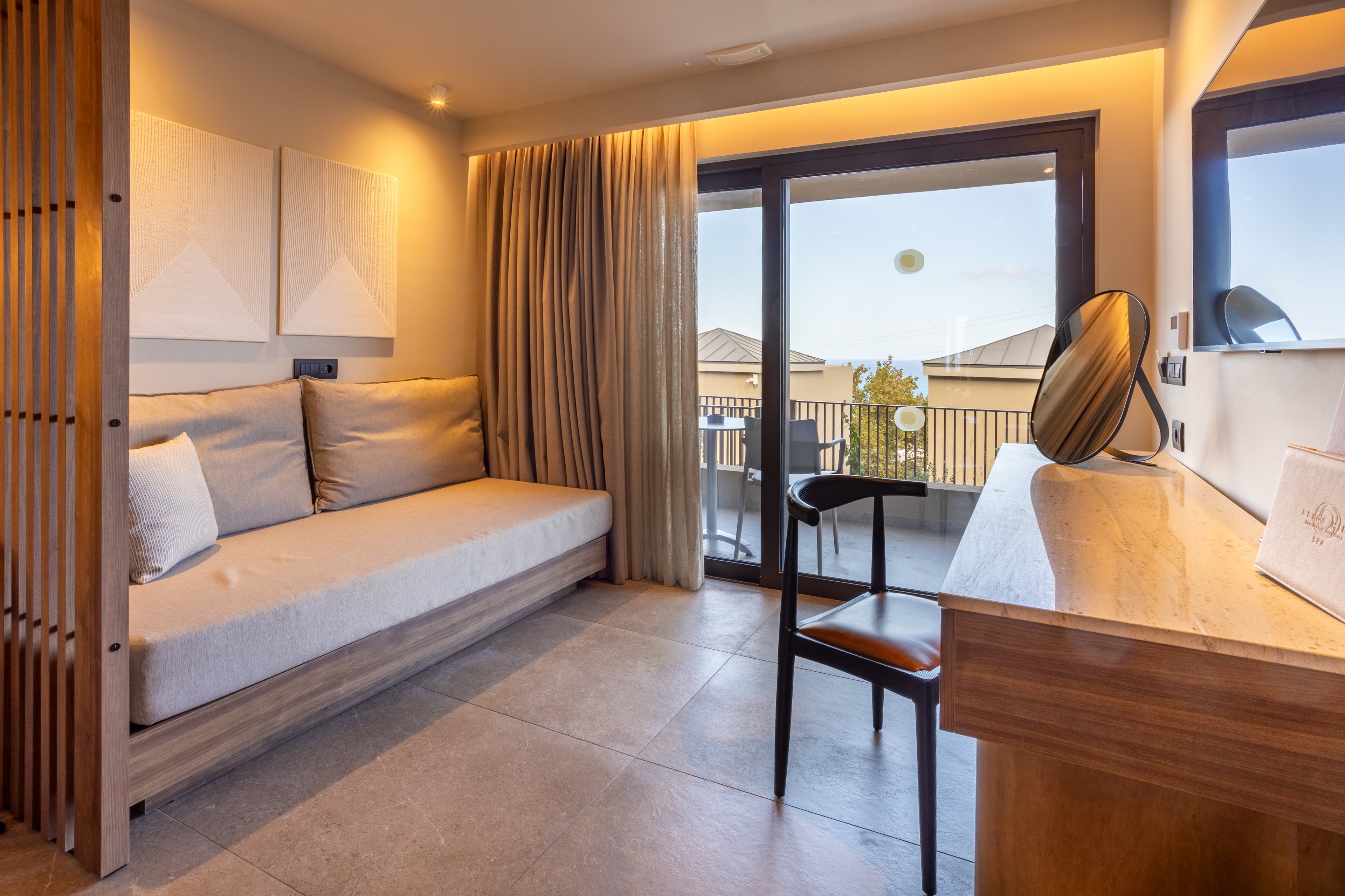 Elios Hill Sun Kissed Happiness