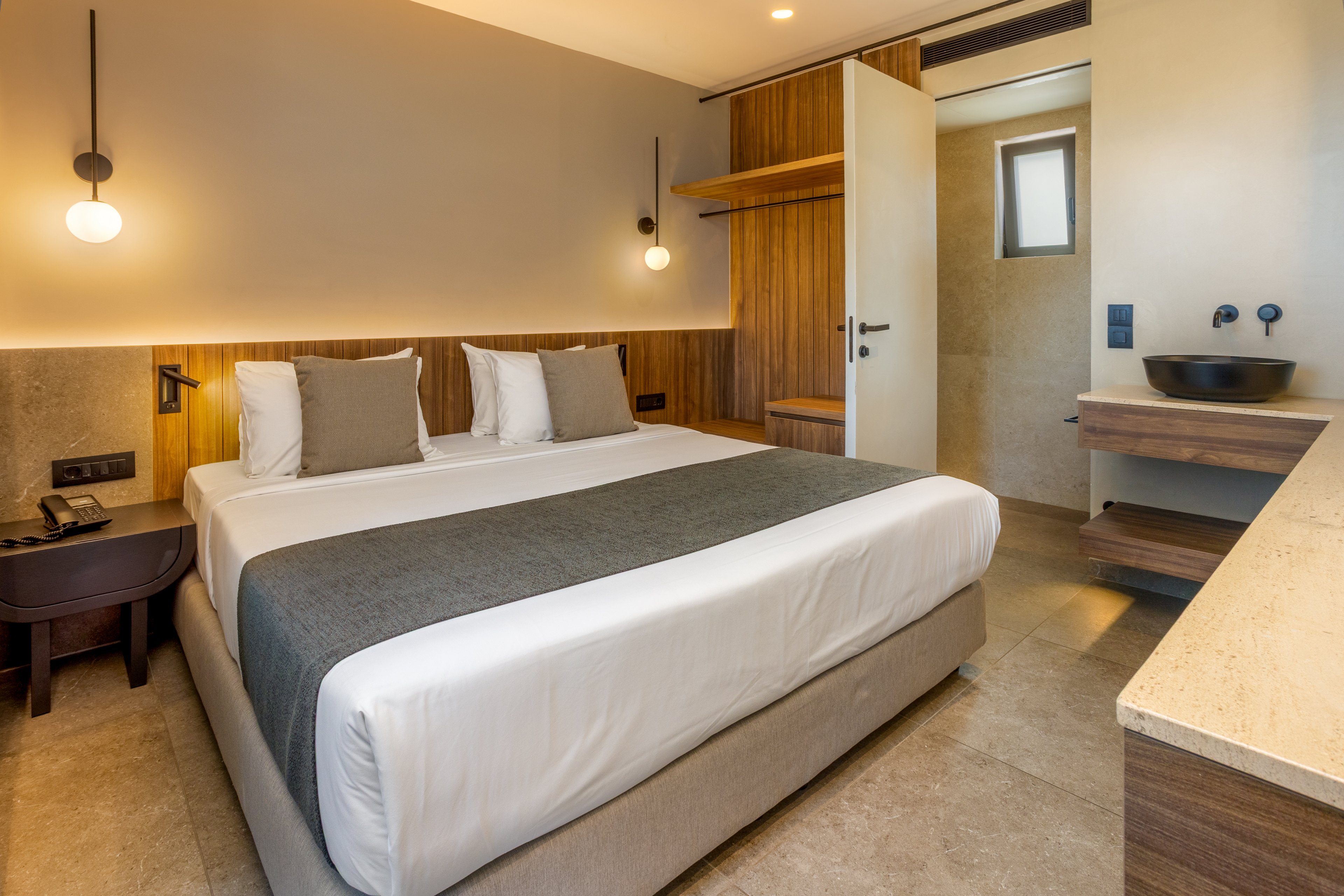 Elios Hill Sun Kissed Happiness