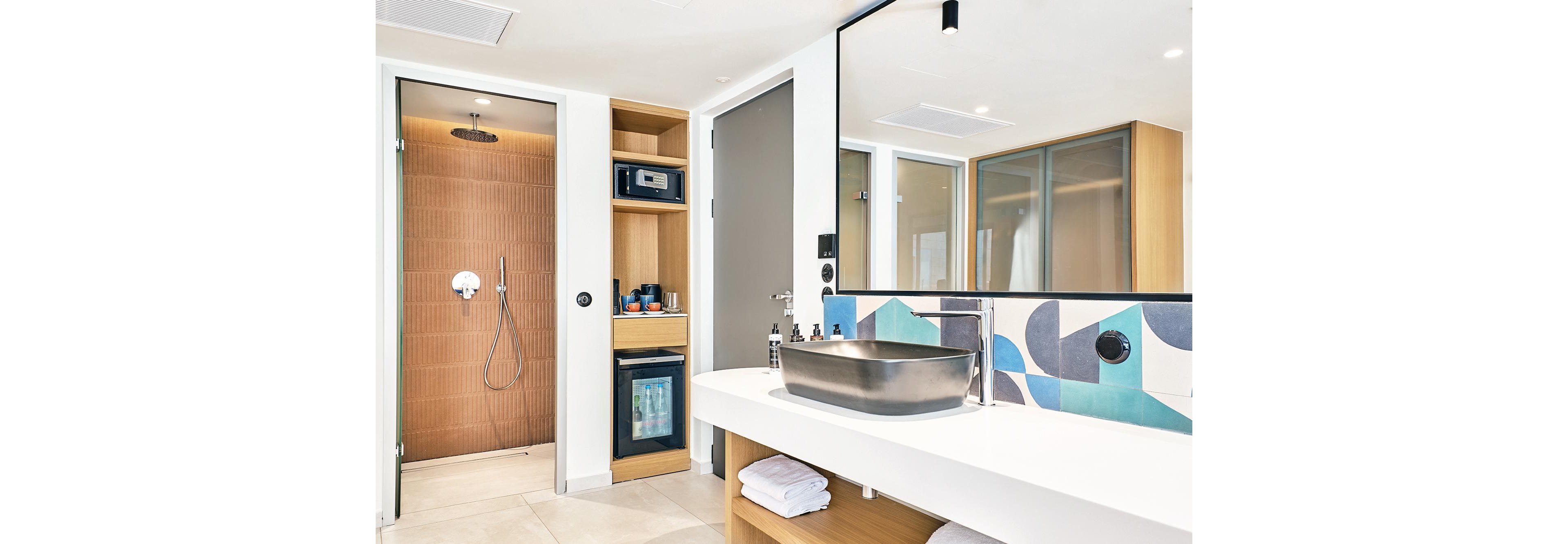 Paralos Kosta Alimia