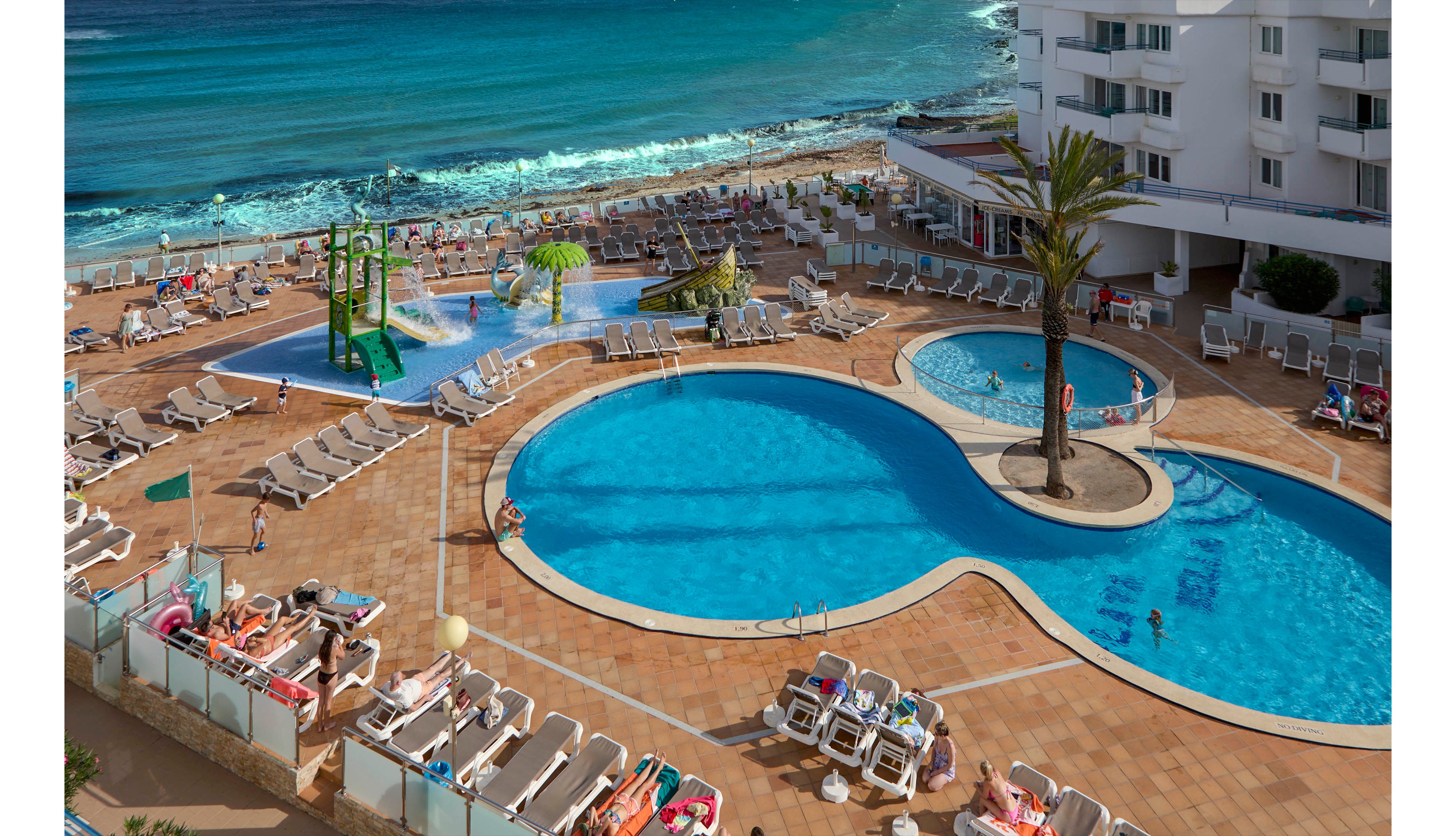 Playa Bella Apartments