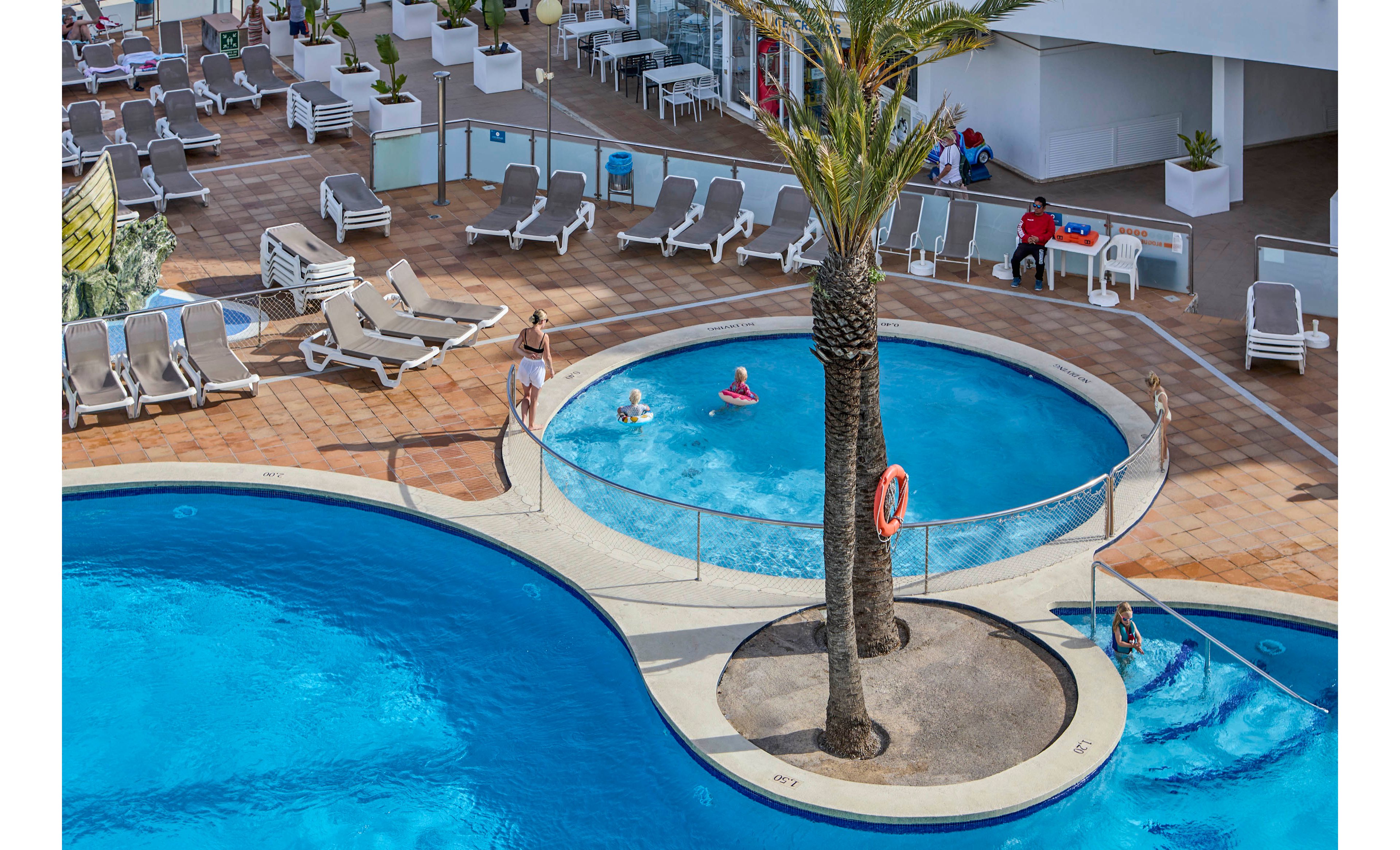 Playa Bella Apartments