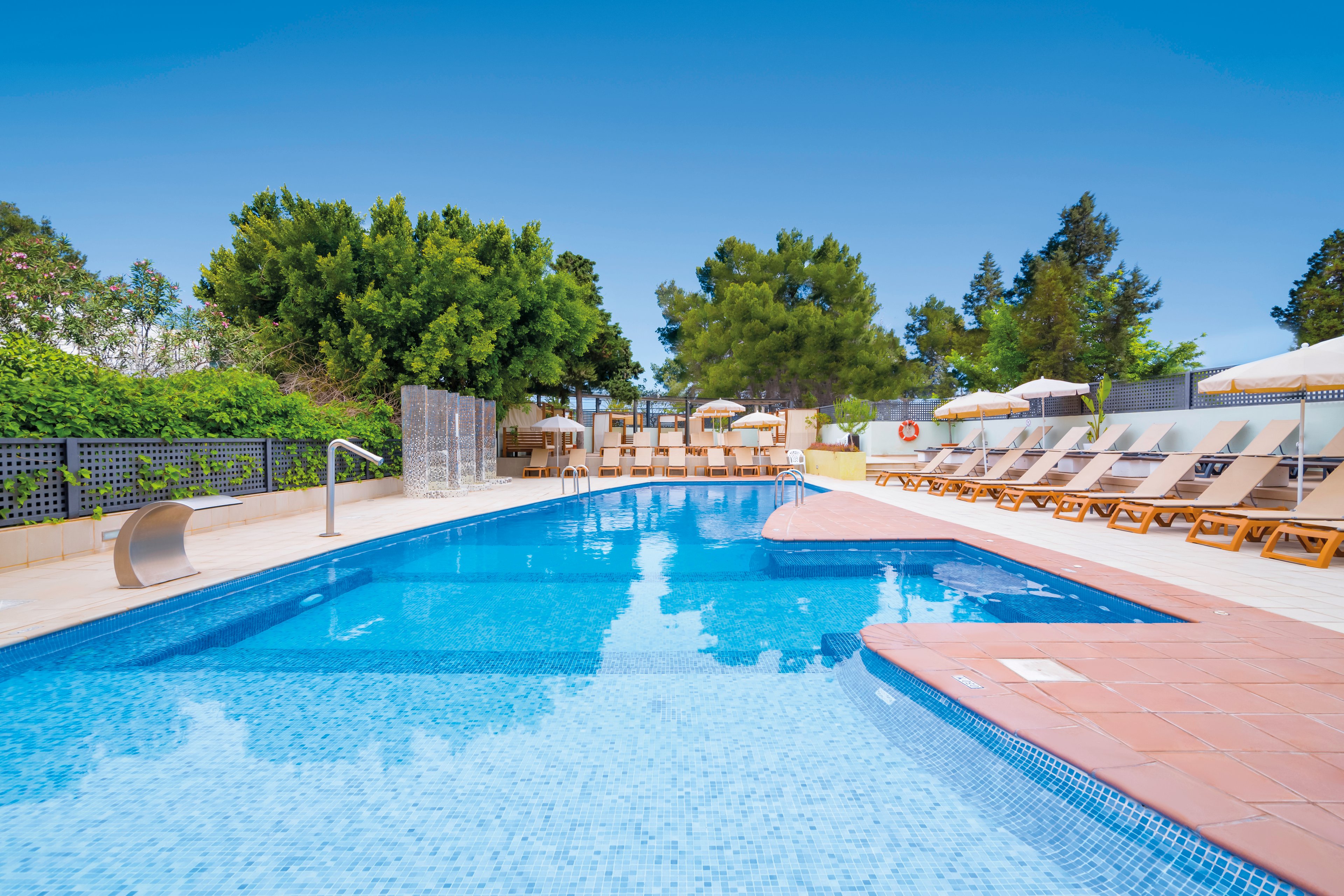 Azuline Hotel Bergantin