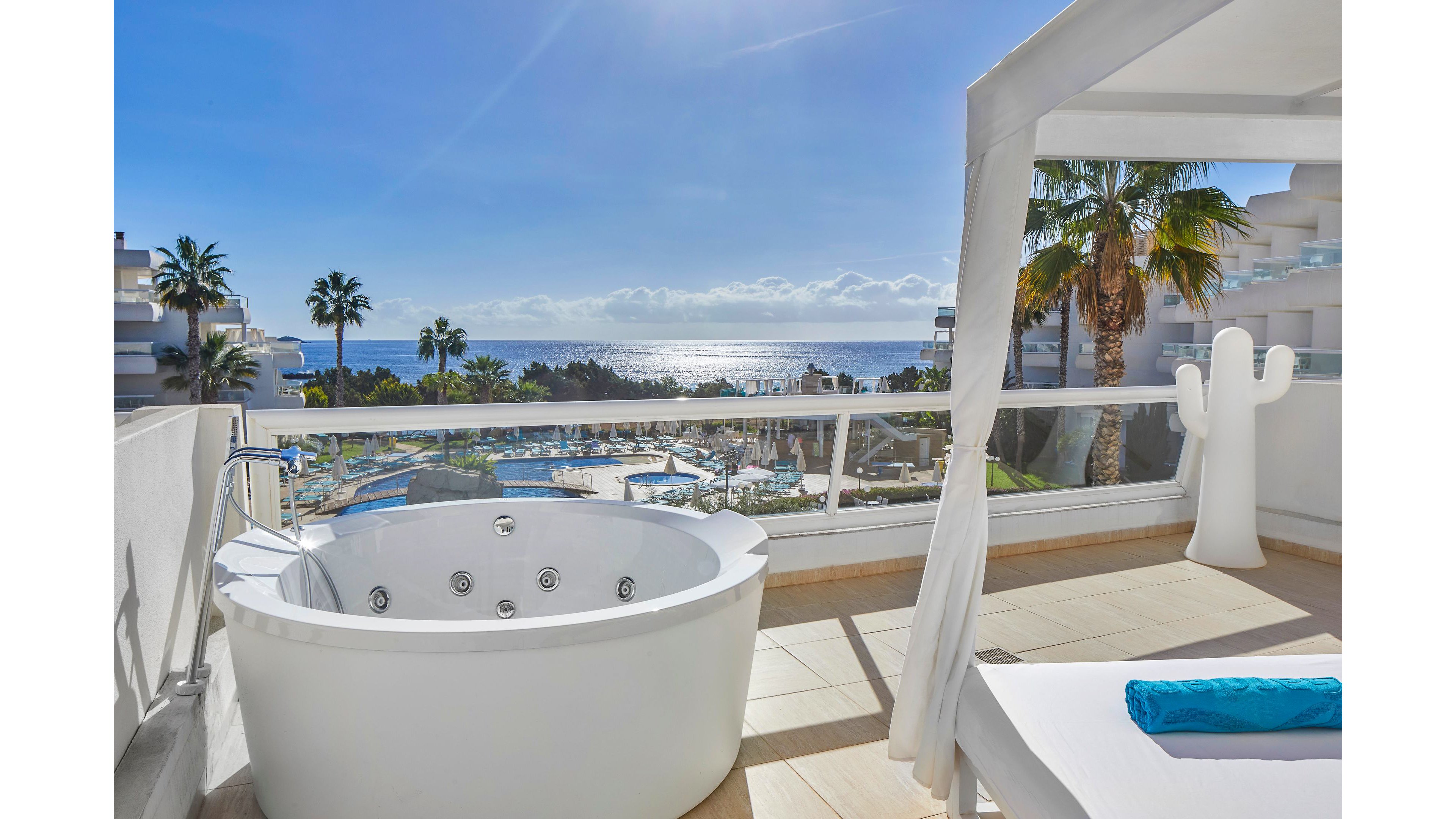 Tropic Garden Hotel Apartments